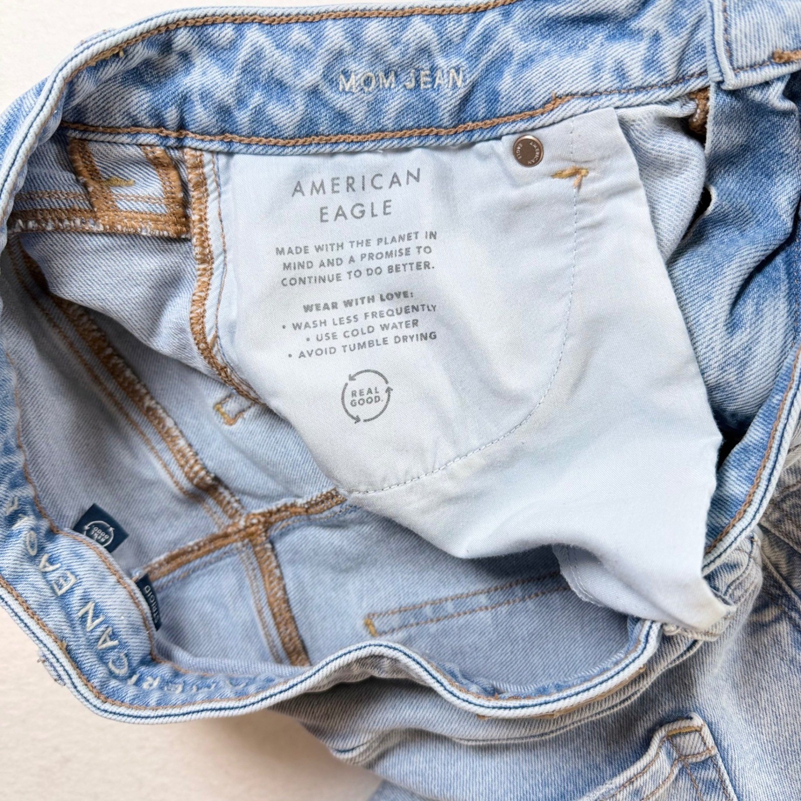 American Eagle Mom Jean Light Wash High Rise Strigid Denim Blue Size 12 Regular