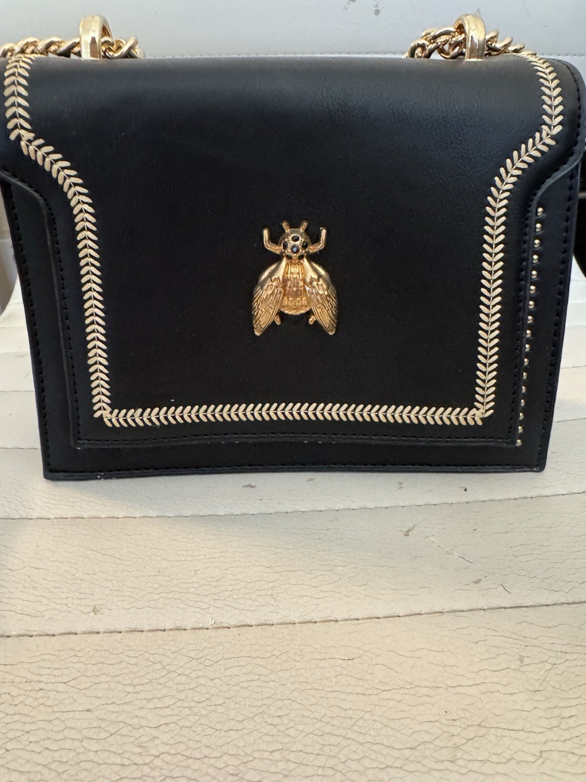 Black Crossbody Bag Zip Closure Gold Tone Hardware Chain Strap Detachable Strap