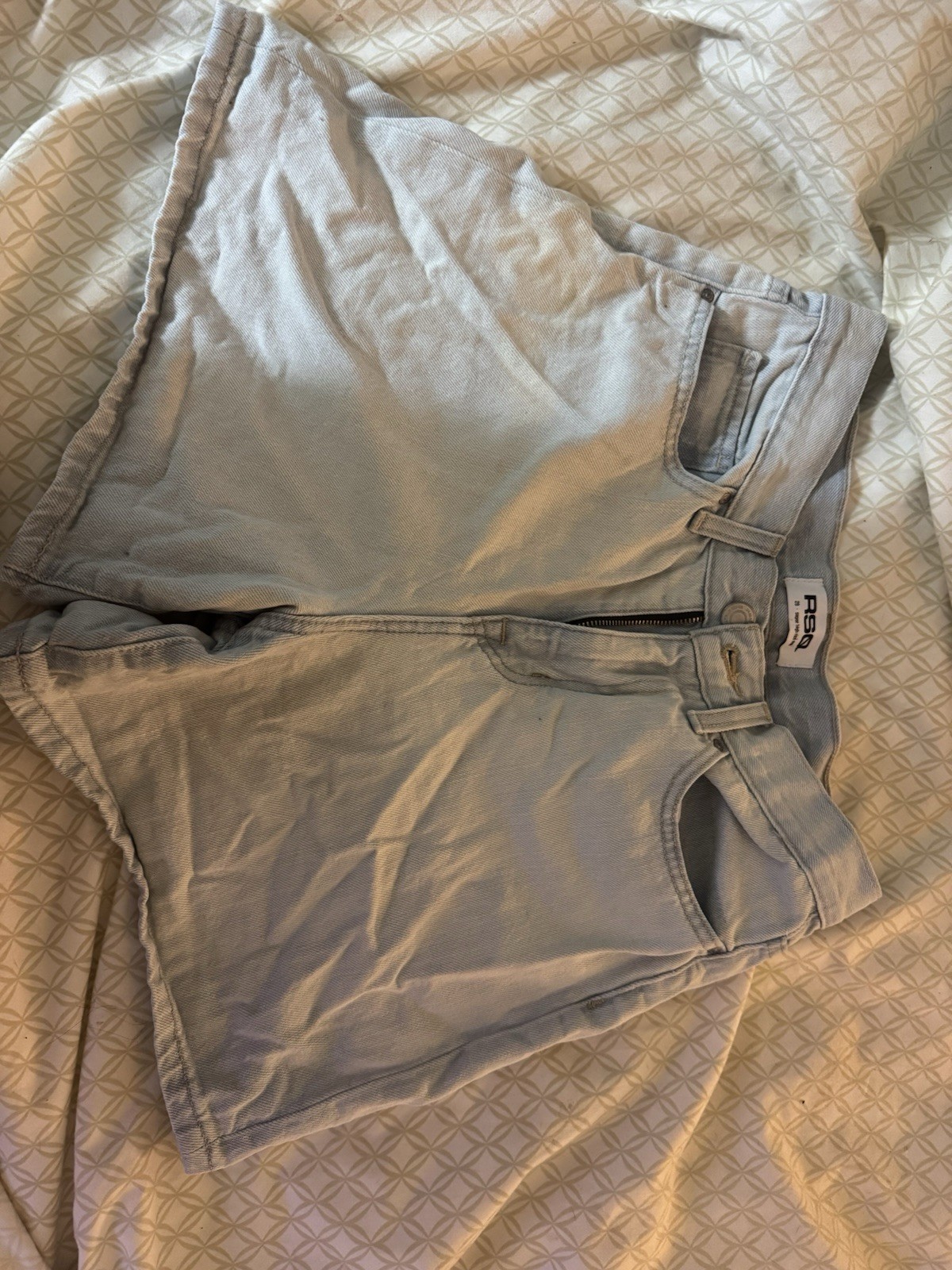 RSQ Women’s Light Wash Denim Cut Off Shorts Size 28 Zip Button 5-Pocket