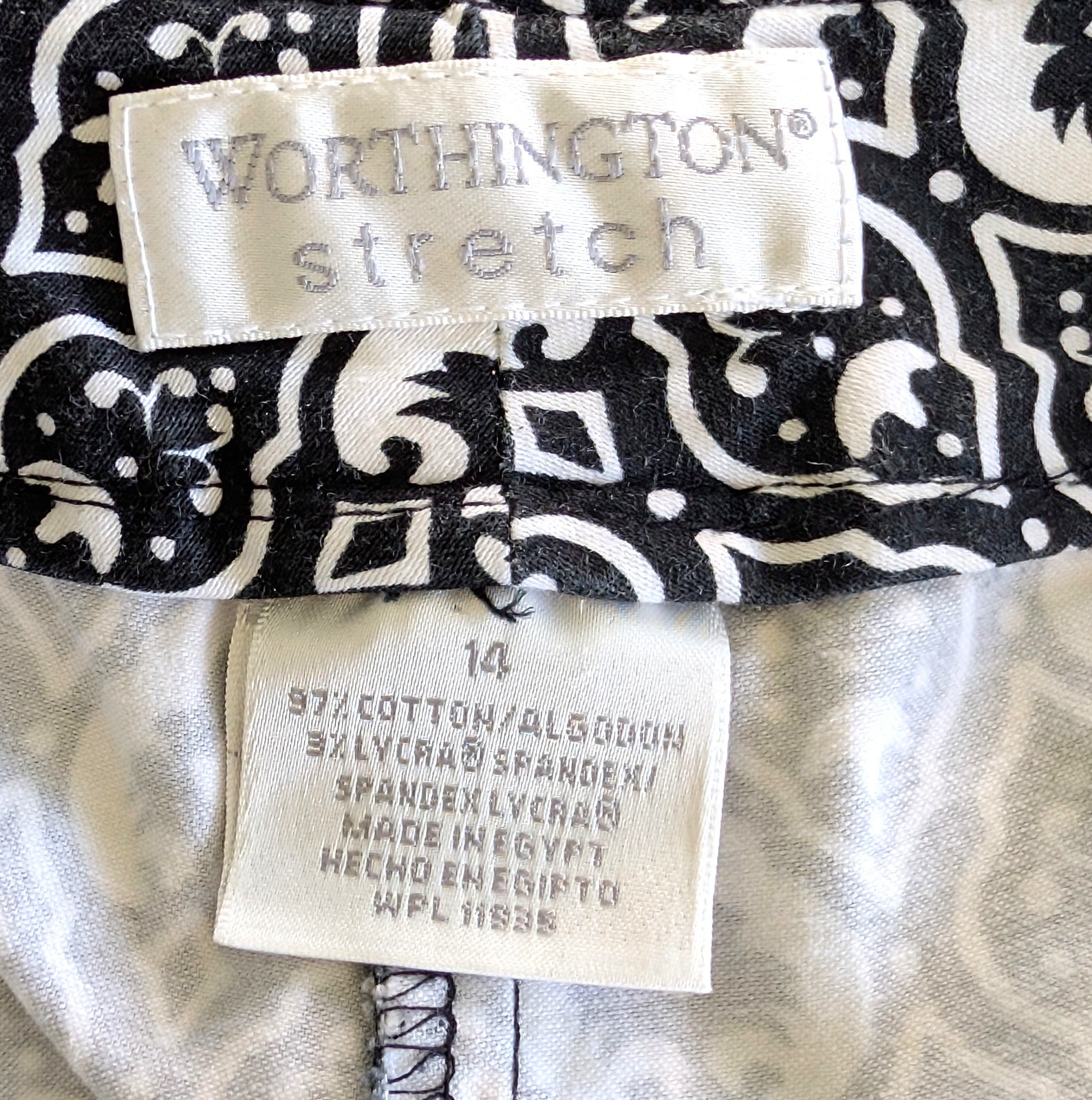 WORTHING STRETCH Sz 14 Black White Geo Cotton Stretch Capri Pants EUC