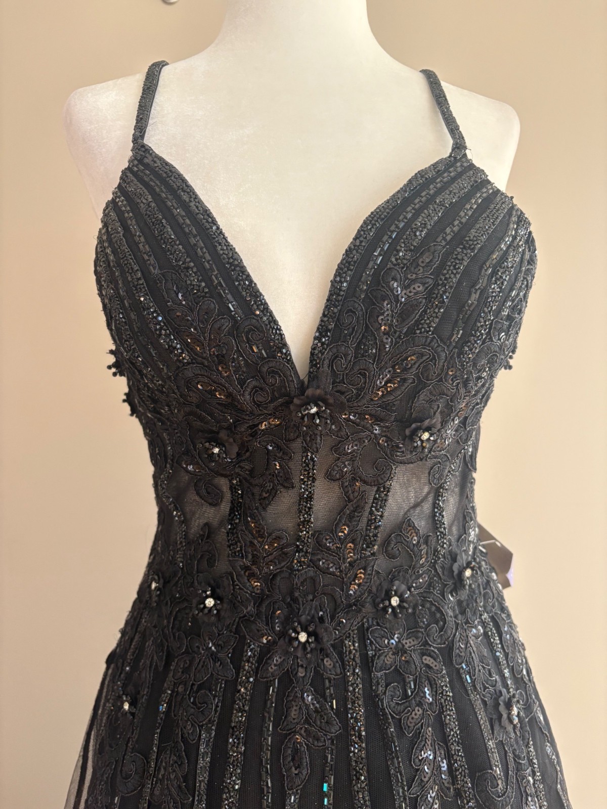 Ladivine by Cinderella Divine NWT CD994 Black Beaded Illusion Tulle Gown Size 4