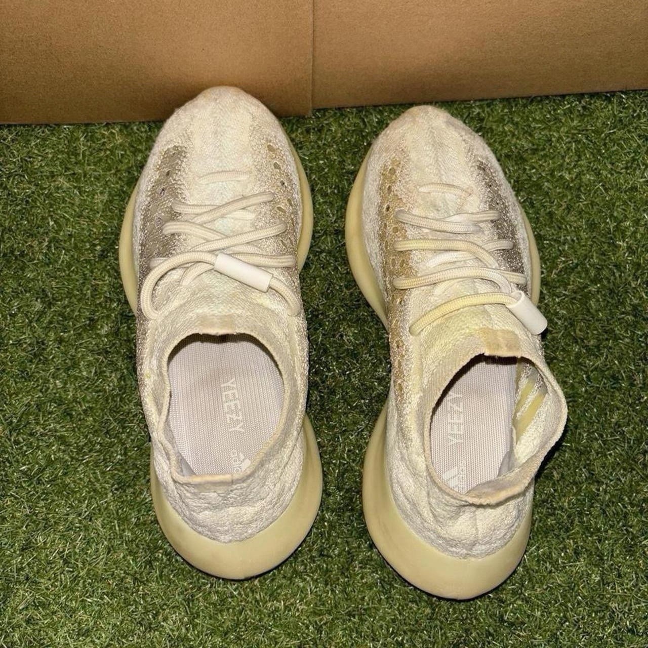 adidas Yeezy Boost 380 Calcite Glow Yellow Low Top Men’s Lace-Up GZ8668