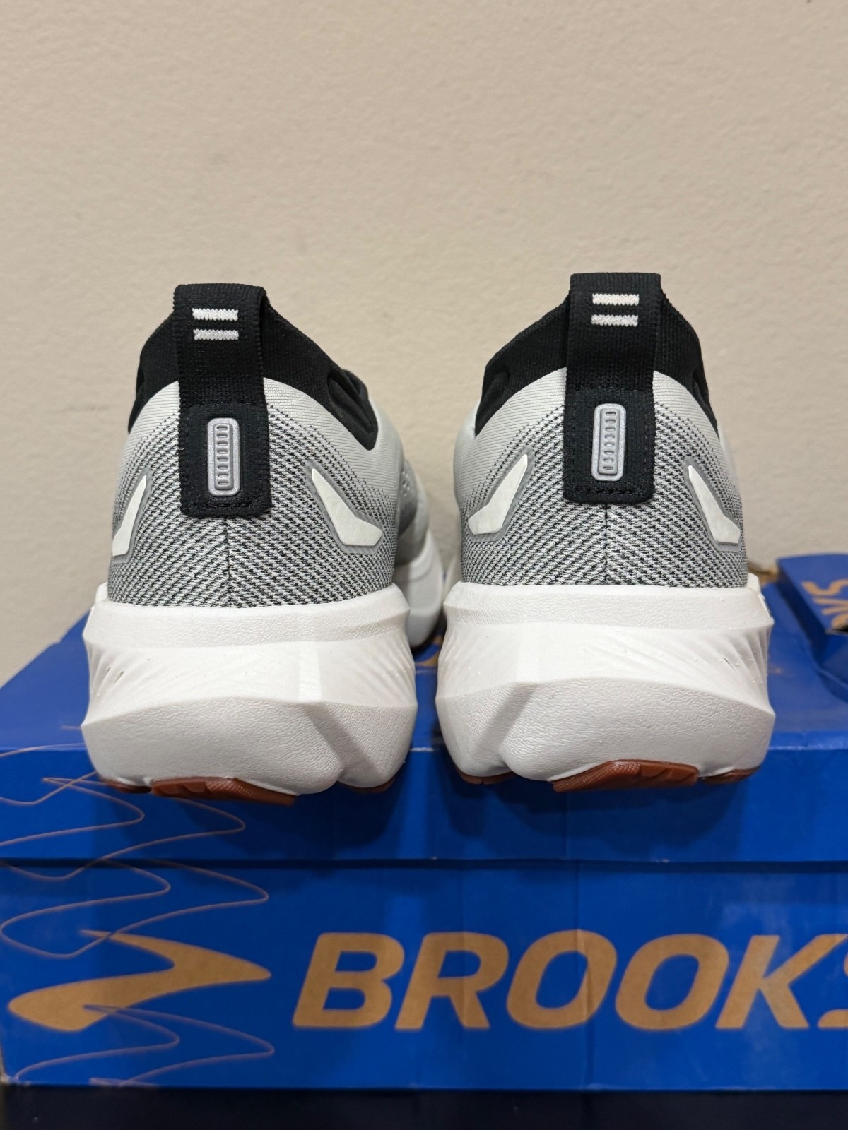 Size 12 – Brooks Glycerin 23 “White Black Gum”