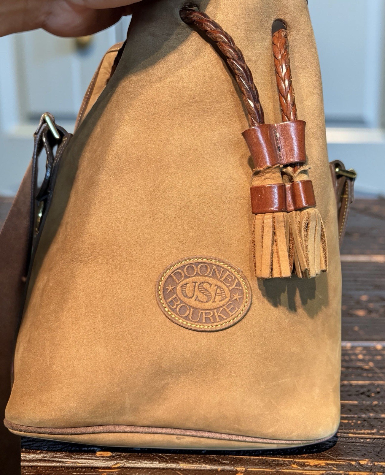 Dooney Bourke Vintage Saddle Tan Brown Bucket Drawstring Sac Bag Nubuck Leather