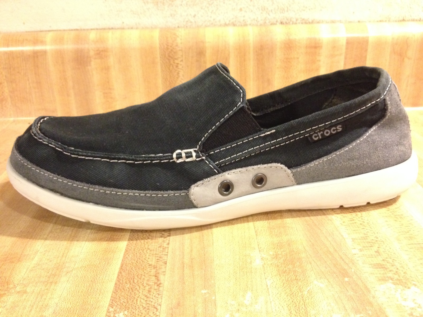 Crocs Mens 9M Walu Accent Black Gray Canvas Slip On Beach Bum Vagabond Loafers