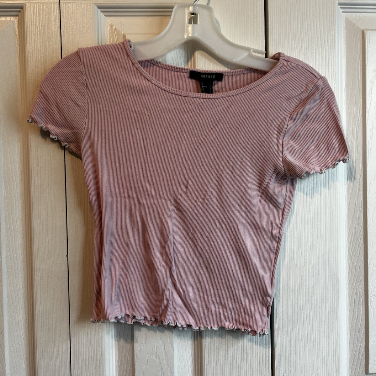 FOREVER 21 Women’s S Pink Solid Ribbed Knit Round Neck Ruffle Hem T-Shirt