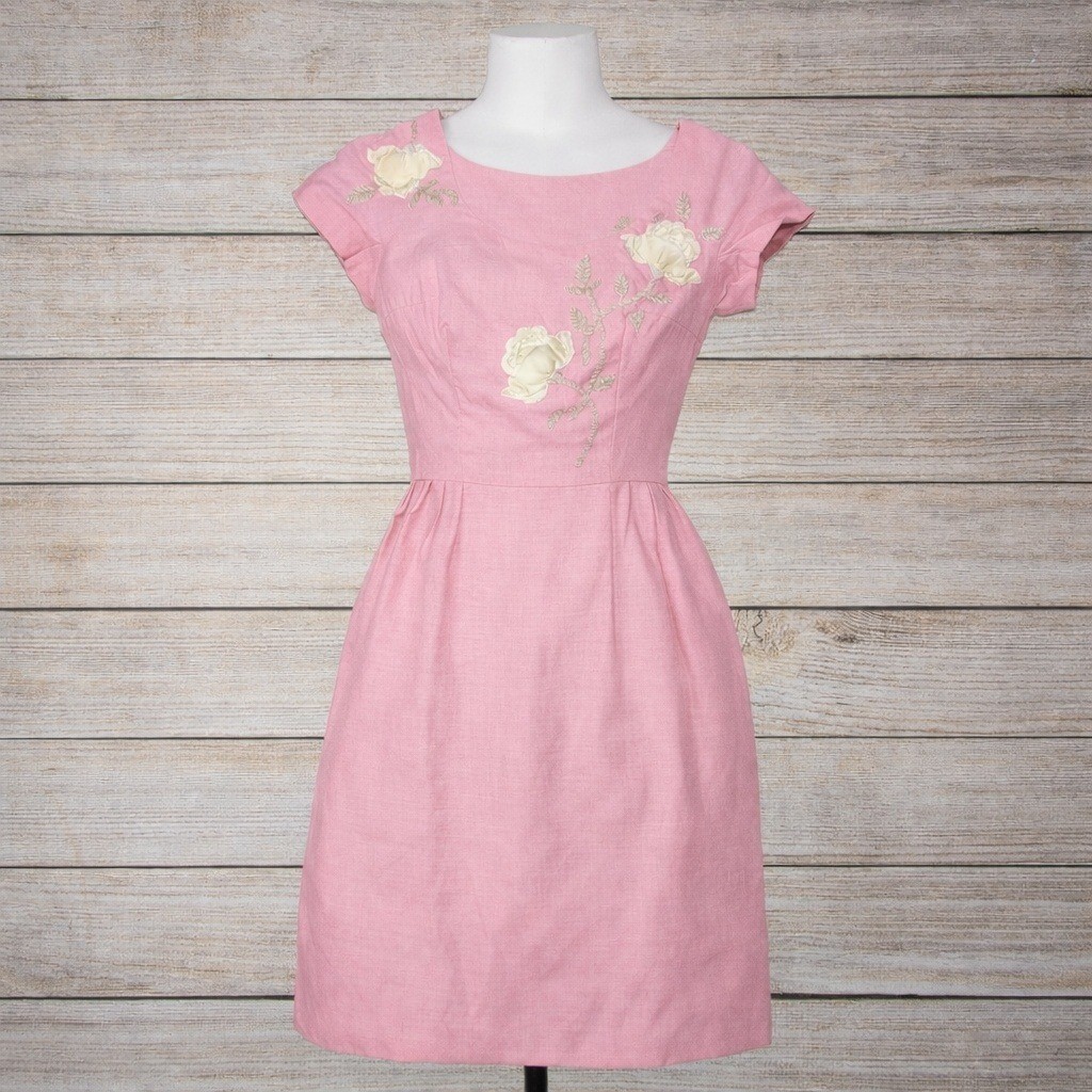 Vintage 50s Pink Linen romantic wiggle Dress 3D Ribbon Rose Beaded coquette