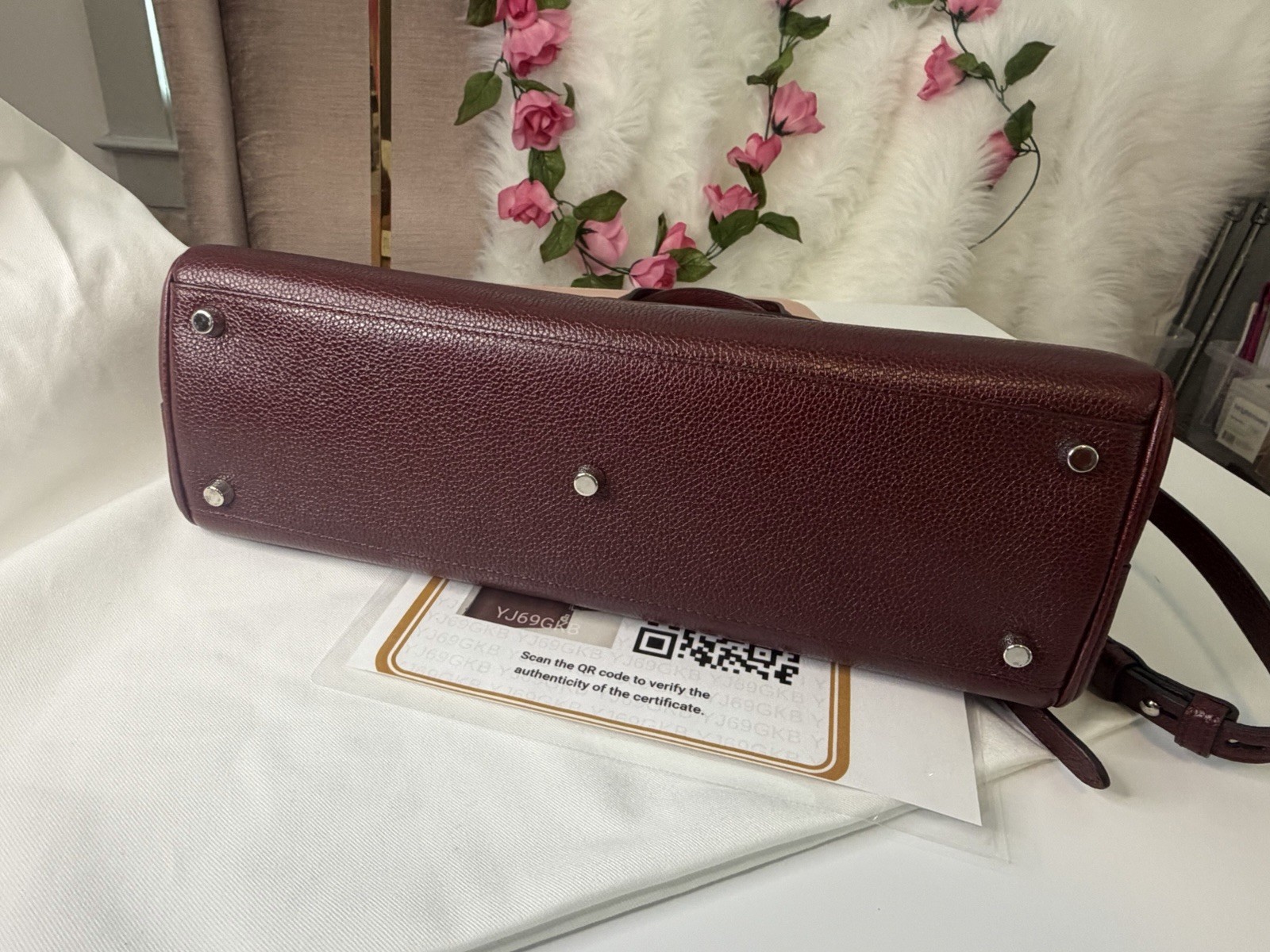 Gucci Zumi Grained Leather Medium Top Handle Shoulder Bag Burgundy Entrupy COA