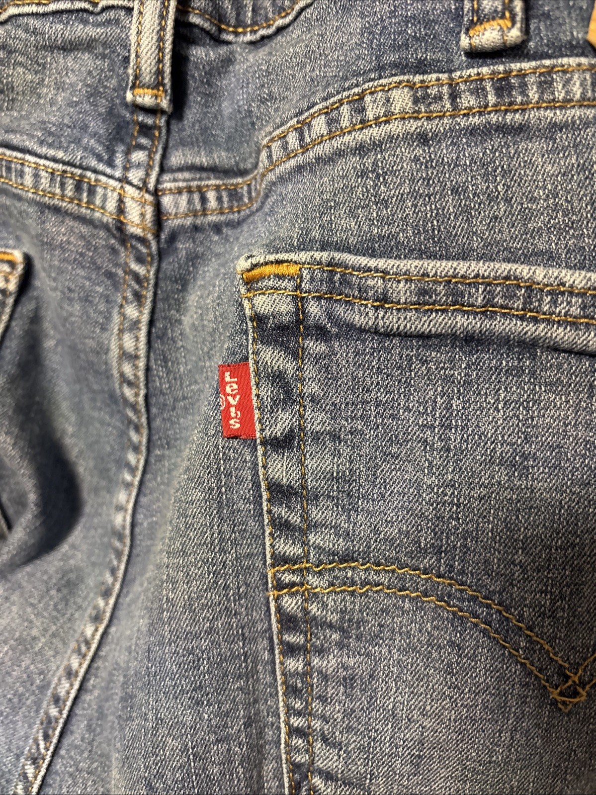 LEVIS 505 Men’s Jeans Size 38 x 34 Med Wash Blue Denim Relaxed Fit Straight Leg