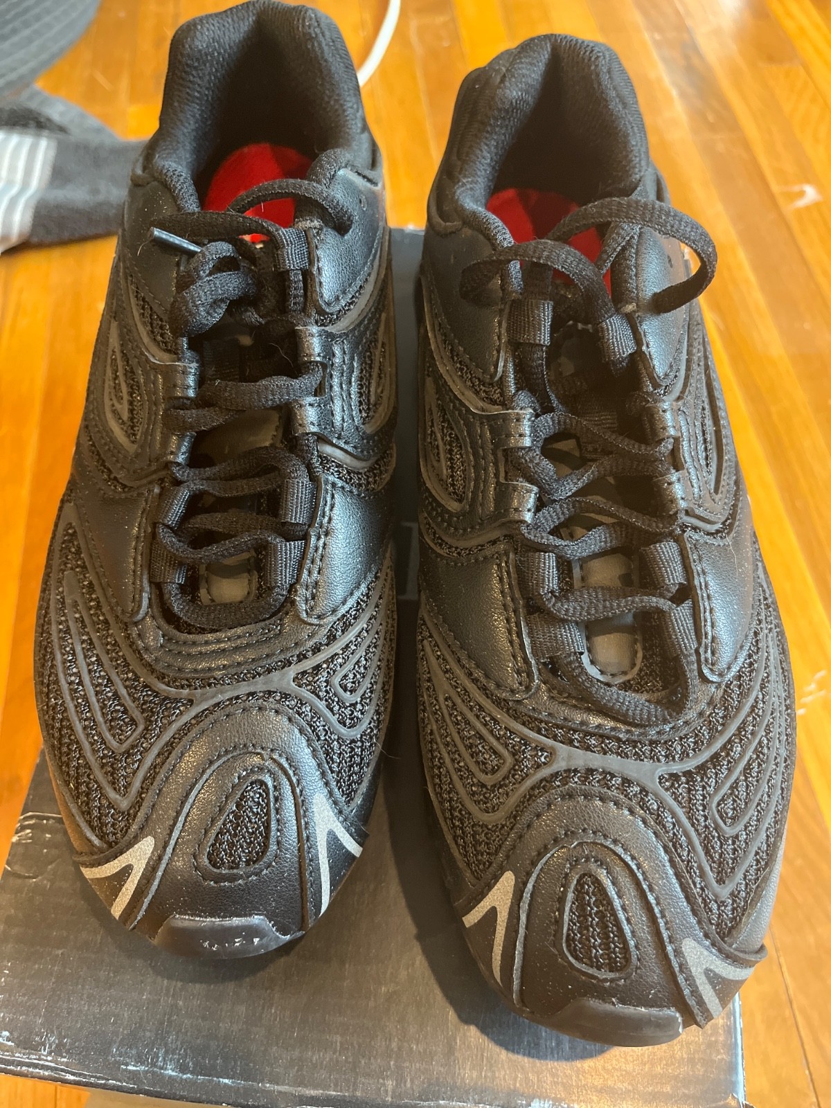nike black supreme