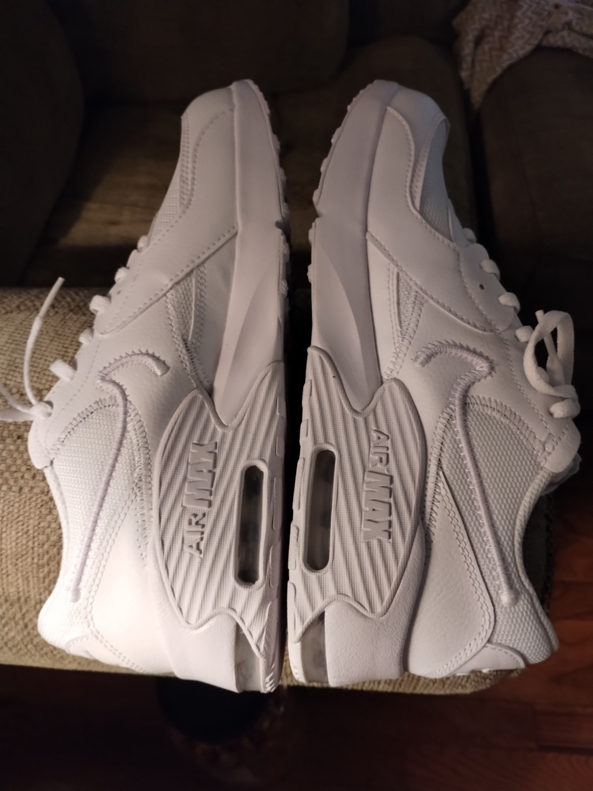 NIKE AIR MAX EXCEE TRIPLE WHITE LEATHER / MESH SHOES WOMENS SIZE 8.5