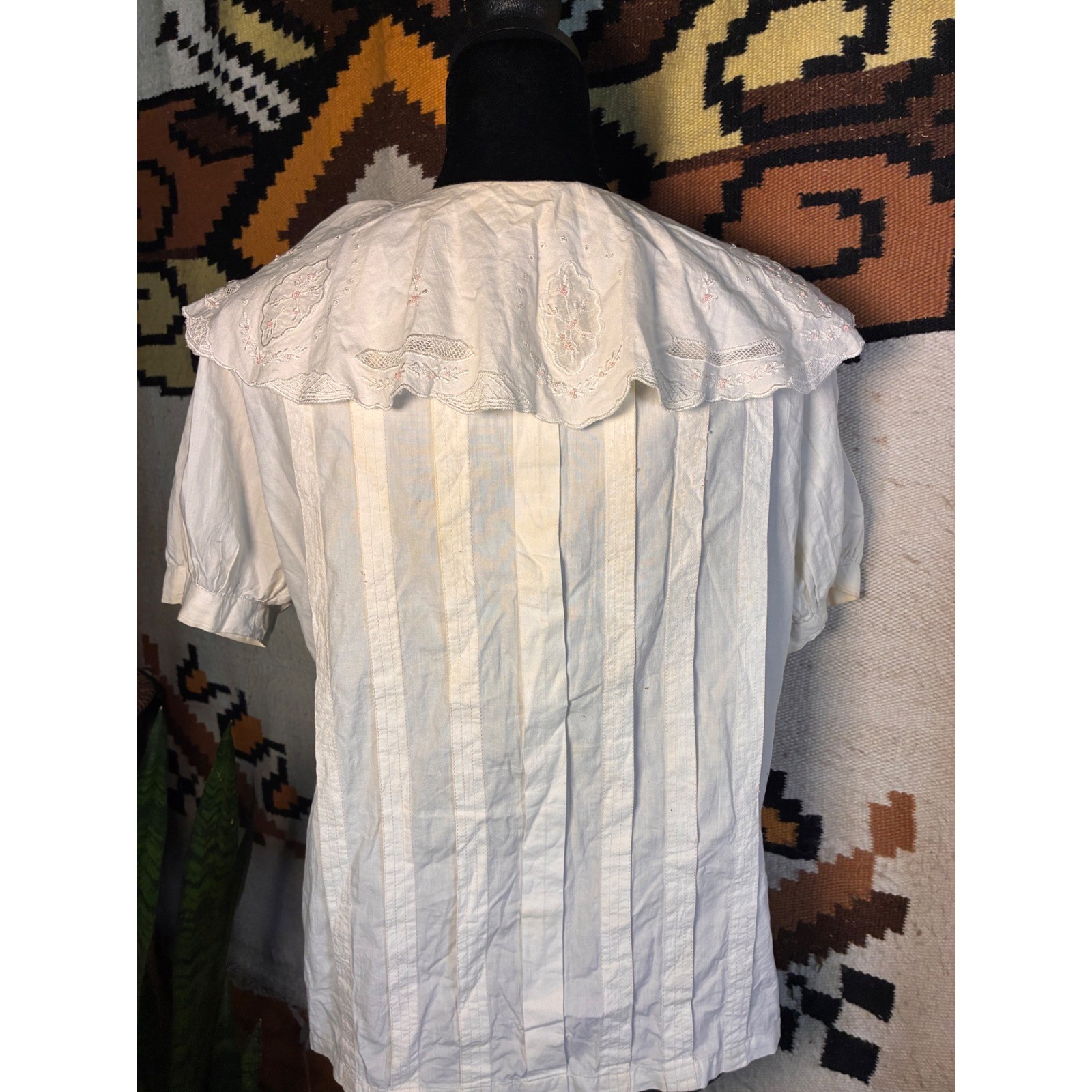 Some discoloringUnbranded Peter Pan Collar B M White Good embro untuck