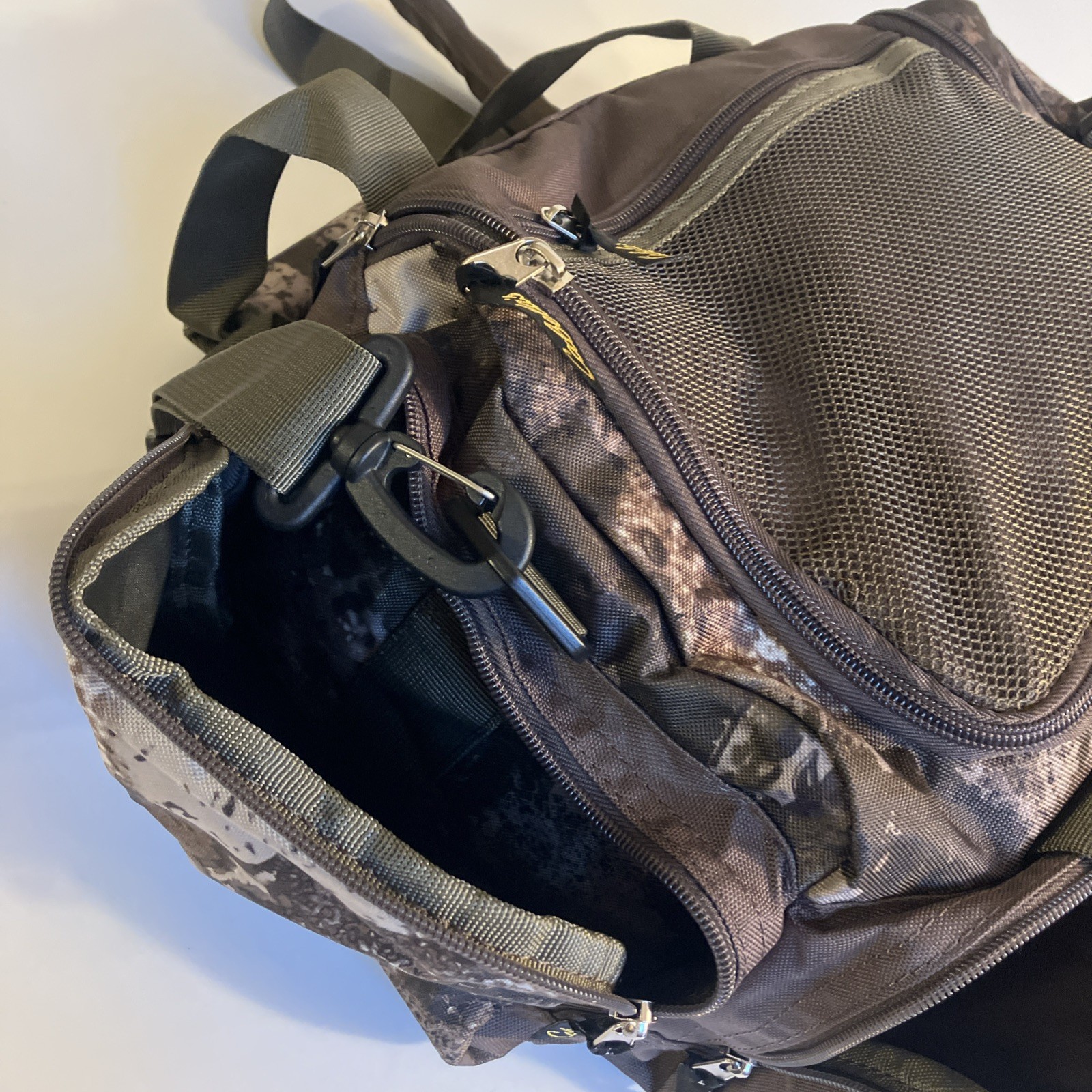 CABELAS CAMO Camouflage MINI Catch-All DUFFLE Gear Blind Hunting BAG Zip Pockets