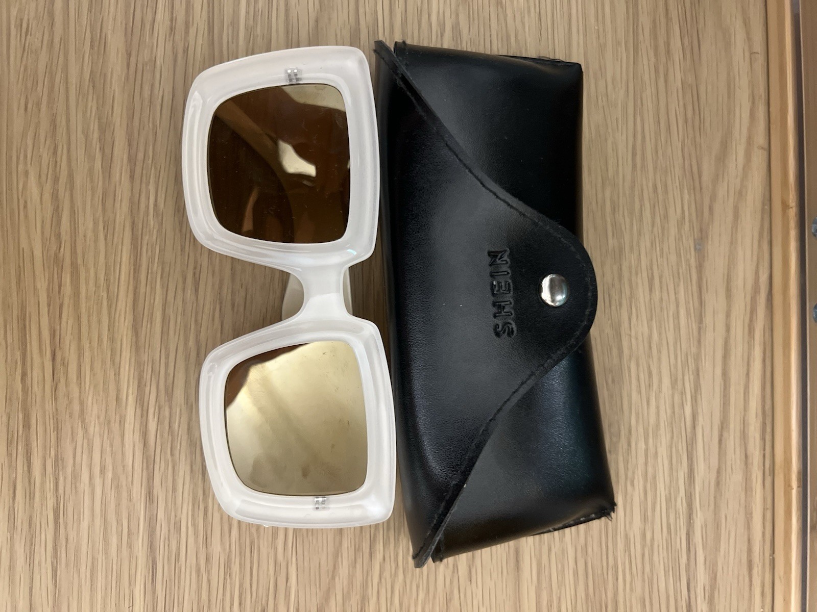 SHEIN White Oversized Square Sunglasses Brown Gradient Lenses w/ Case Women’s
