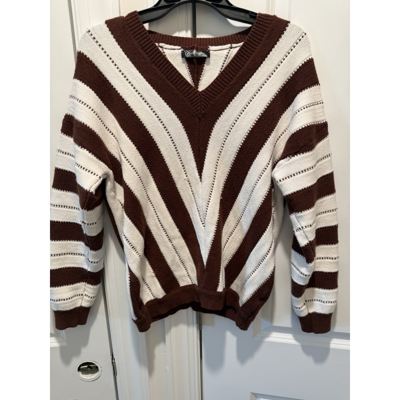 Pretty Garden V-Neck Sweater Women’s Brown and Cream Size Large