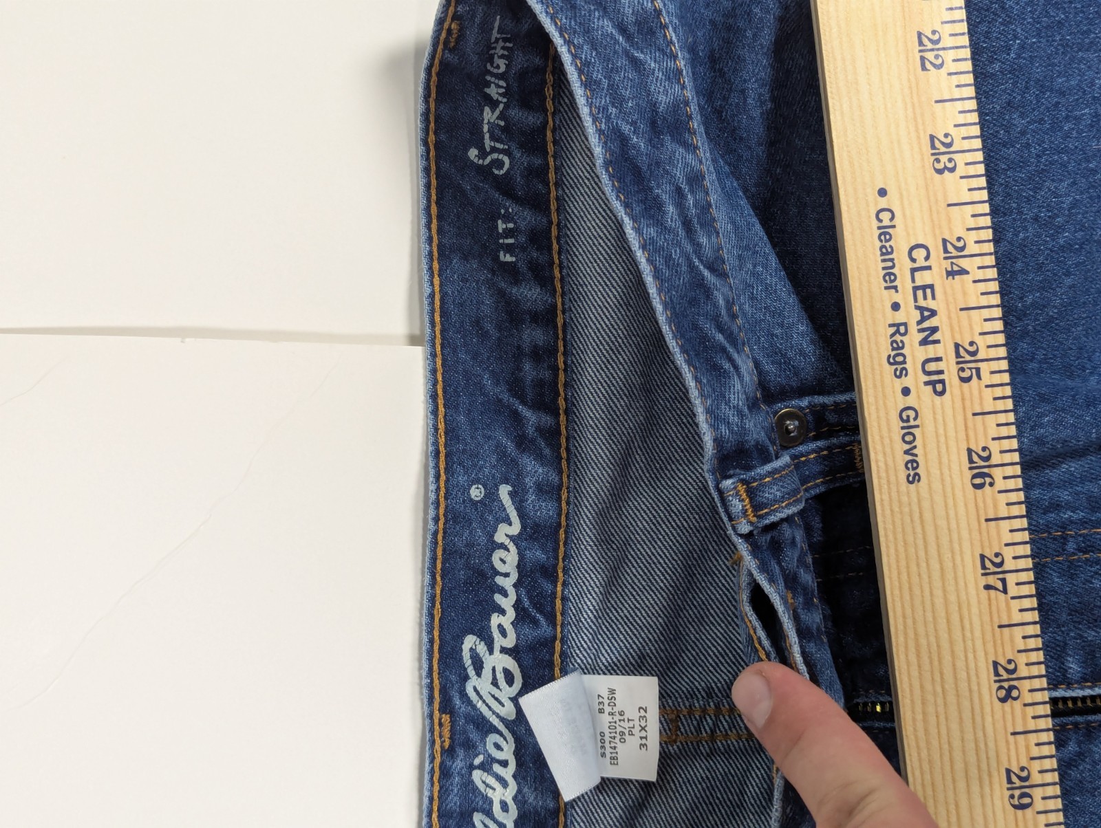 Eddie Bauer Mens Original Straight Fit Dark Wash Denim Jeans Size 31×32