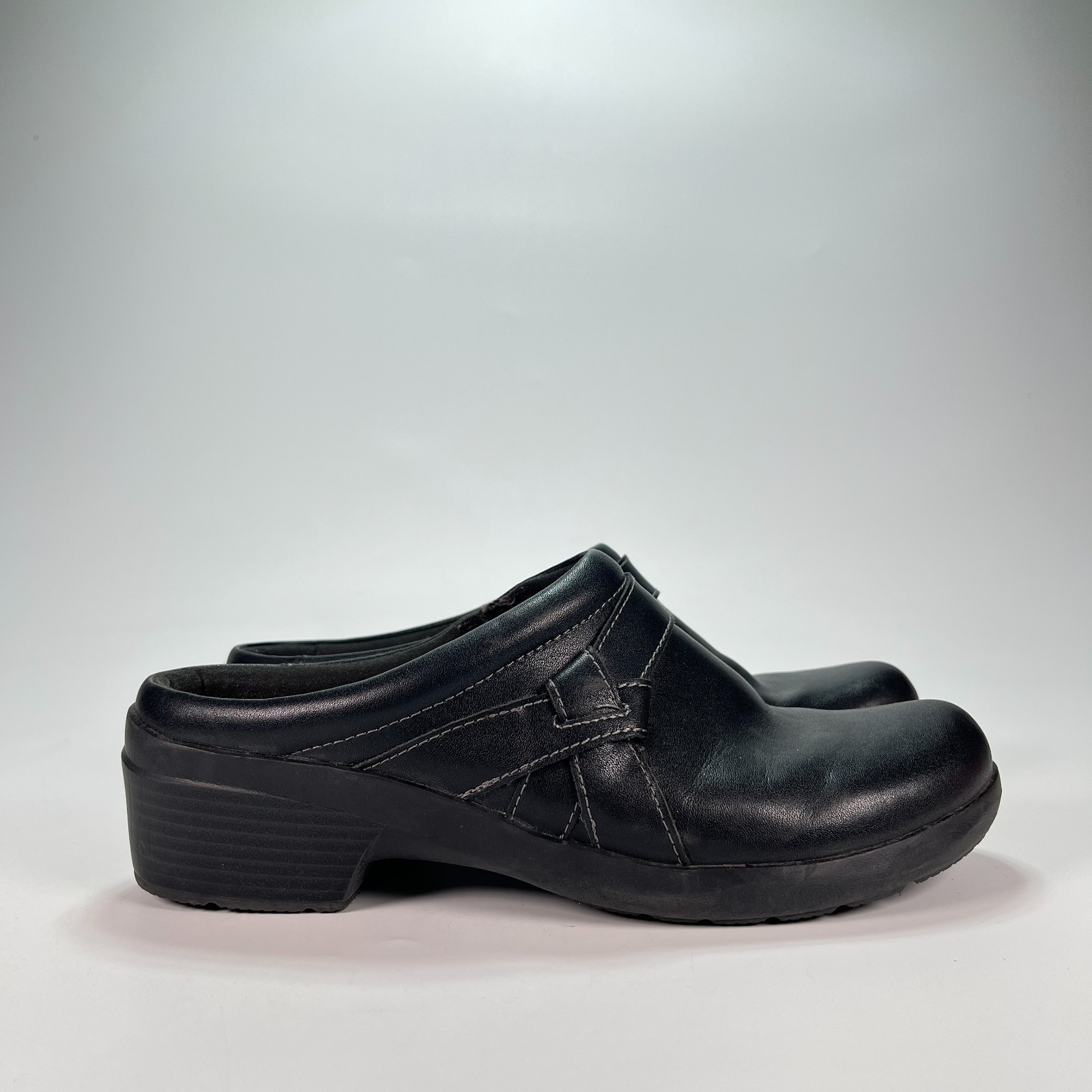 Clarks Angie Mist Black Leather Casual Workwear Slip On Clogs Women’s Size 9M