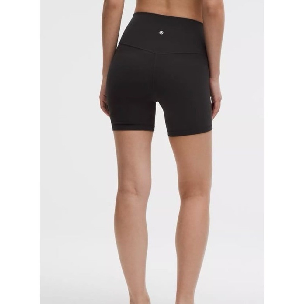 NEW women’s size 4 Lululemon Align High-Rise black biker shorts. 6 inches.