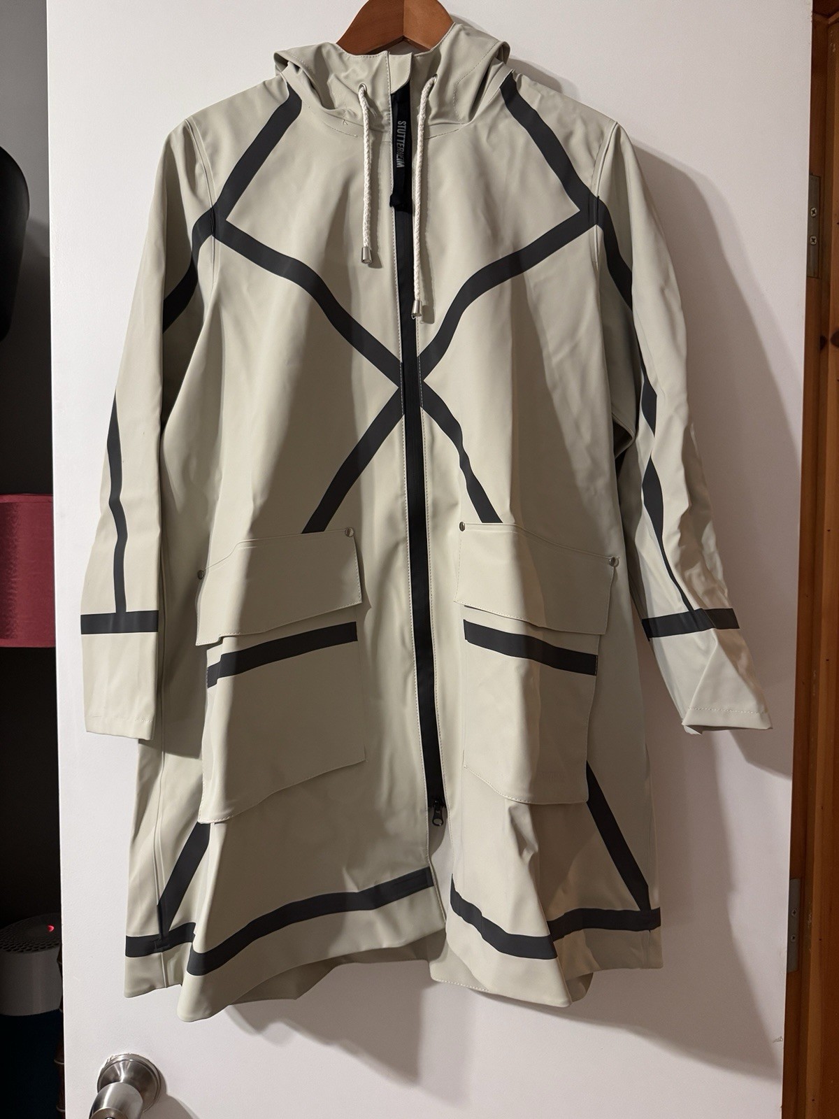 *NWT* STUTTERHEIM Cream Raincoat with Reflective Stripes Size M – Very Rare