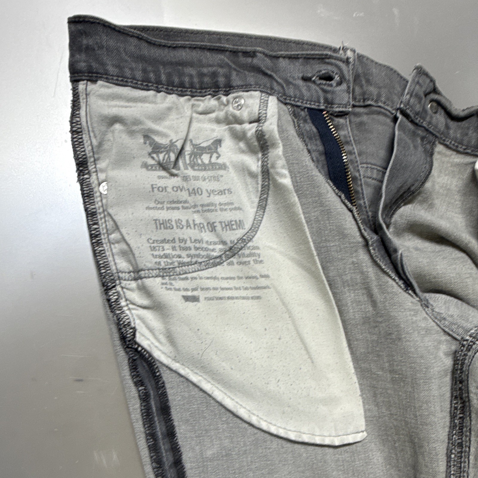 Levi’s Men’s Gray Denim Jeans Athletic Fit Straight Leg Mid Rise Cotton