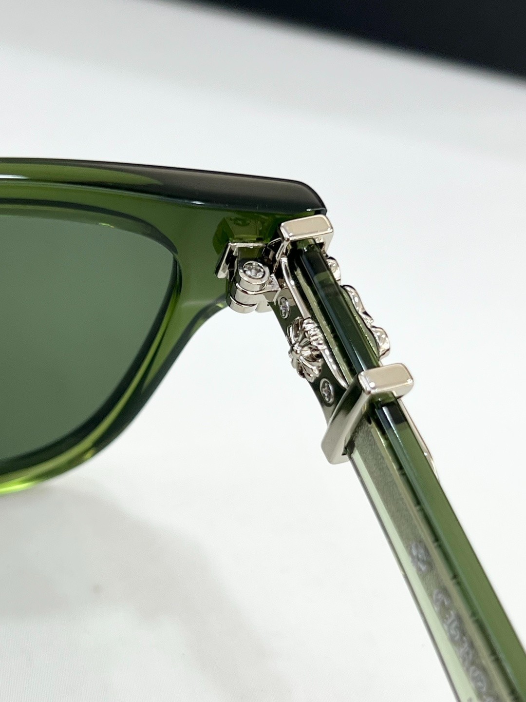 CHROME HEARTS MODEL：VAGILLIONAIRE II Sunglasses SIZE：56口19-152 🐱 1424 1624