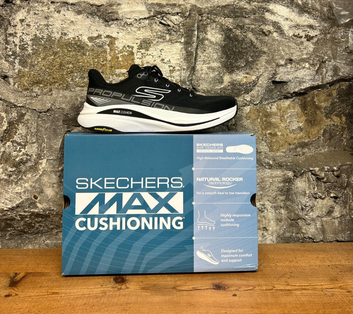 Skechers Max Cushioning Propulsion 220509 Black/White Running New In Box