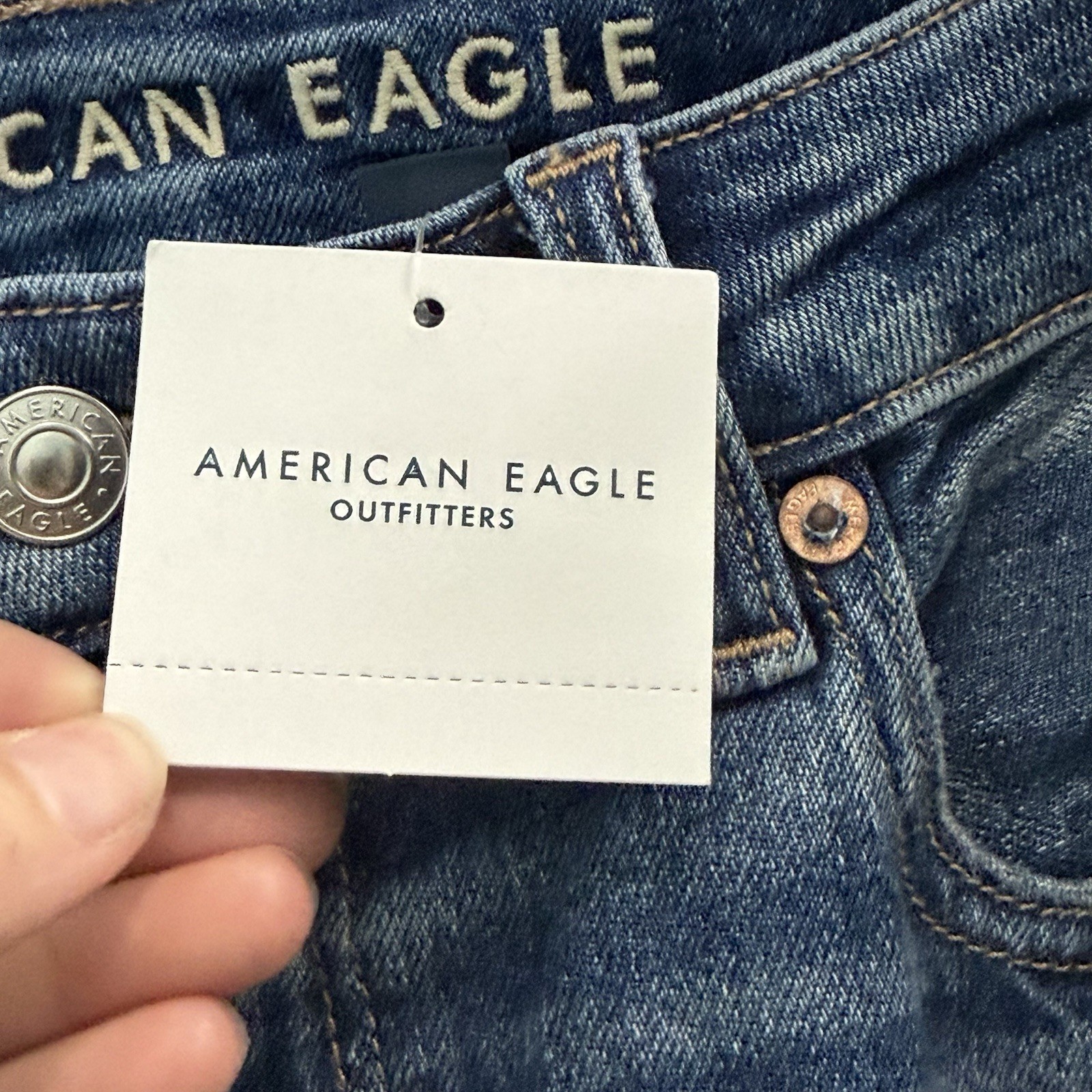 NEW American Eagle Women’s Size 6 Regular Strigid Mom Jeans Blue Denim