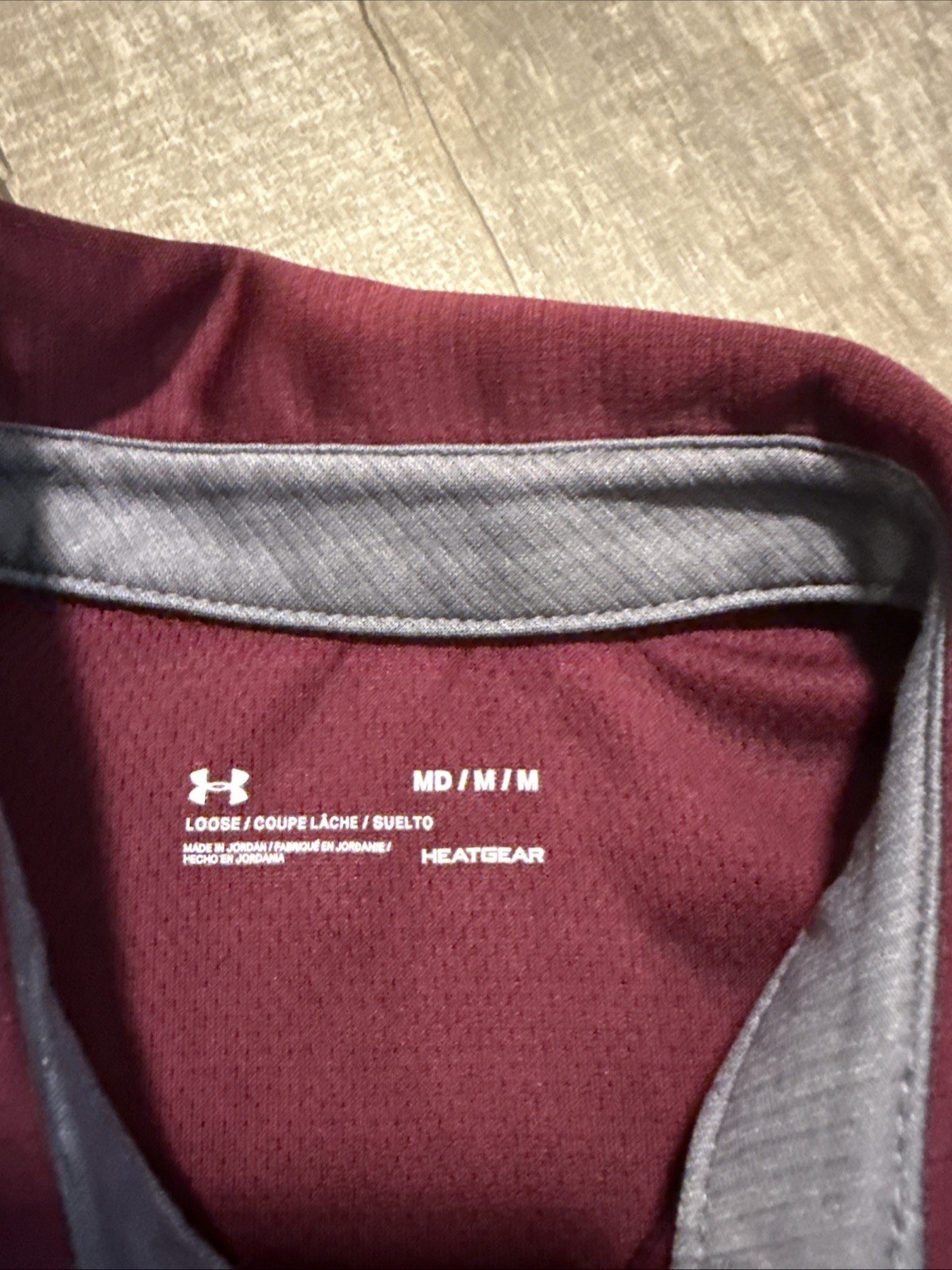Under Armour Men’s Loose Heatgear Maroon Short Sleved T-Shirt Size Medium