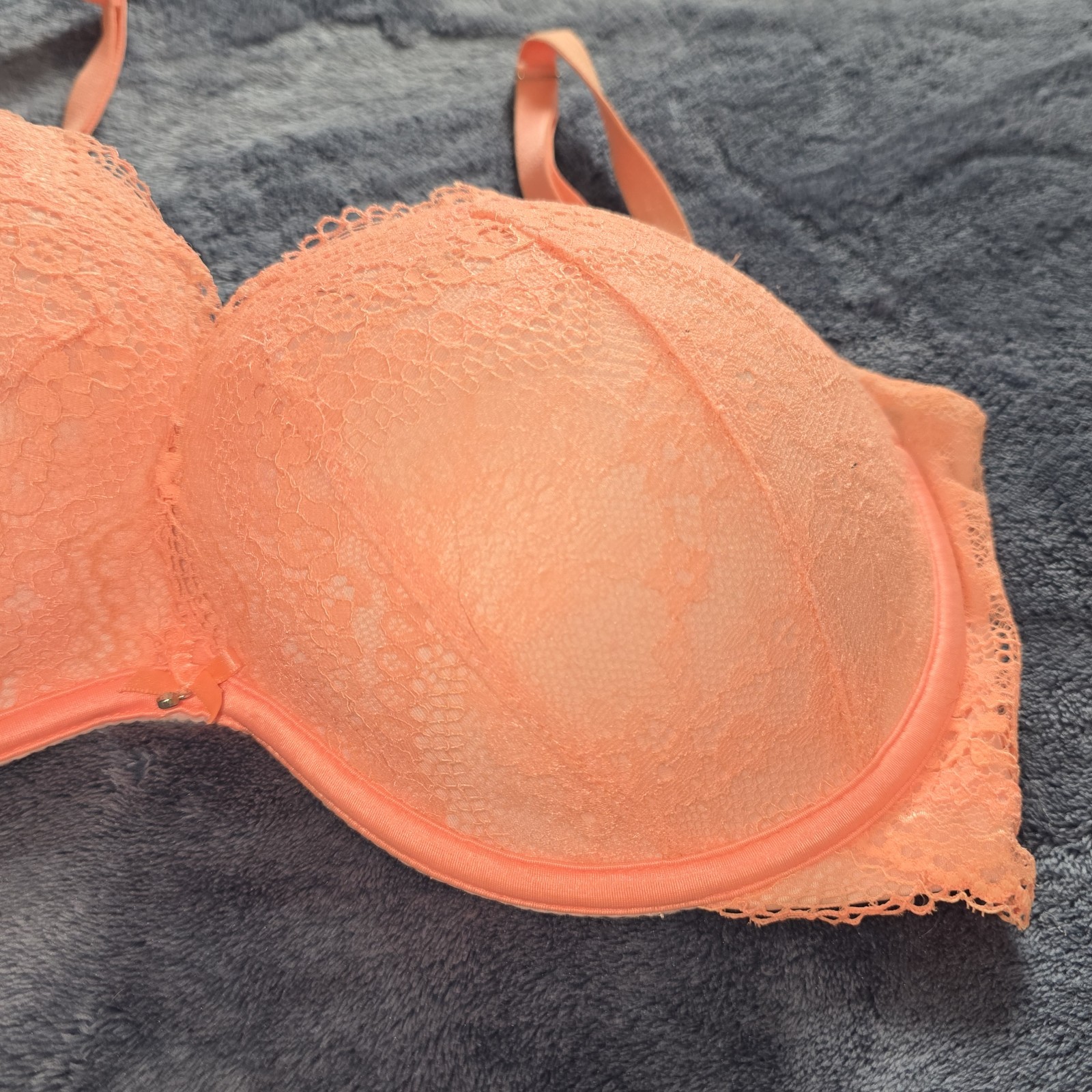 Victoria’s Secret Plunge Bra 32DD Coral Peach Lace Underwire Padded Sexy