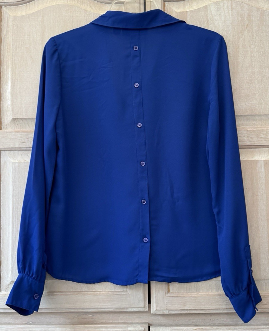 NWOT New York & Co. Blue Collared V-Neck Popover Button Back Trim Blouse Small