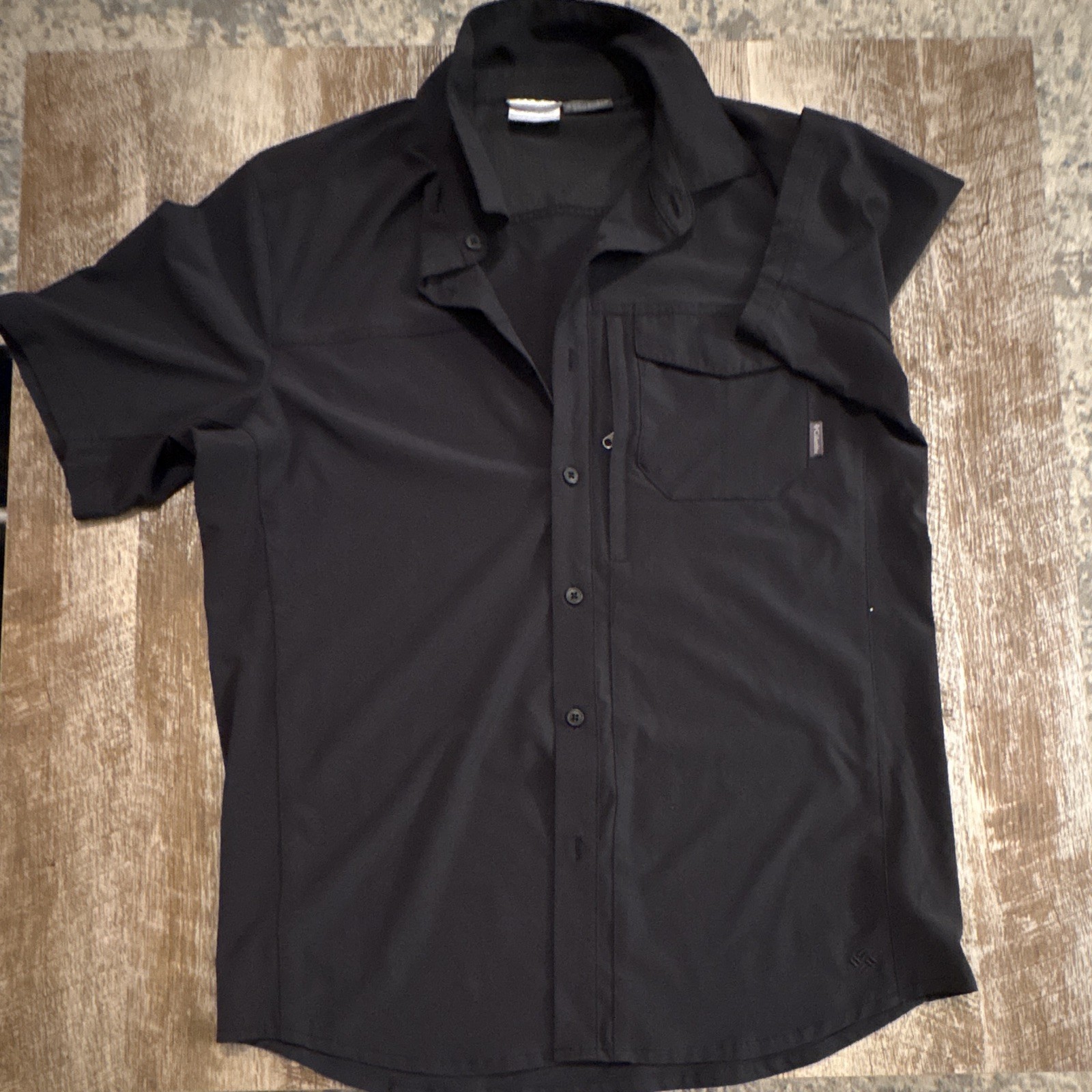 Columbia Omni-Shield Water Resistant Black Men’s Short Sleeve Button-Up M