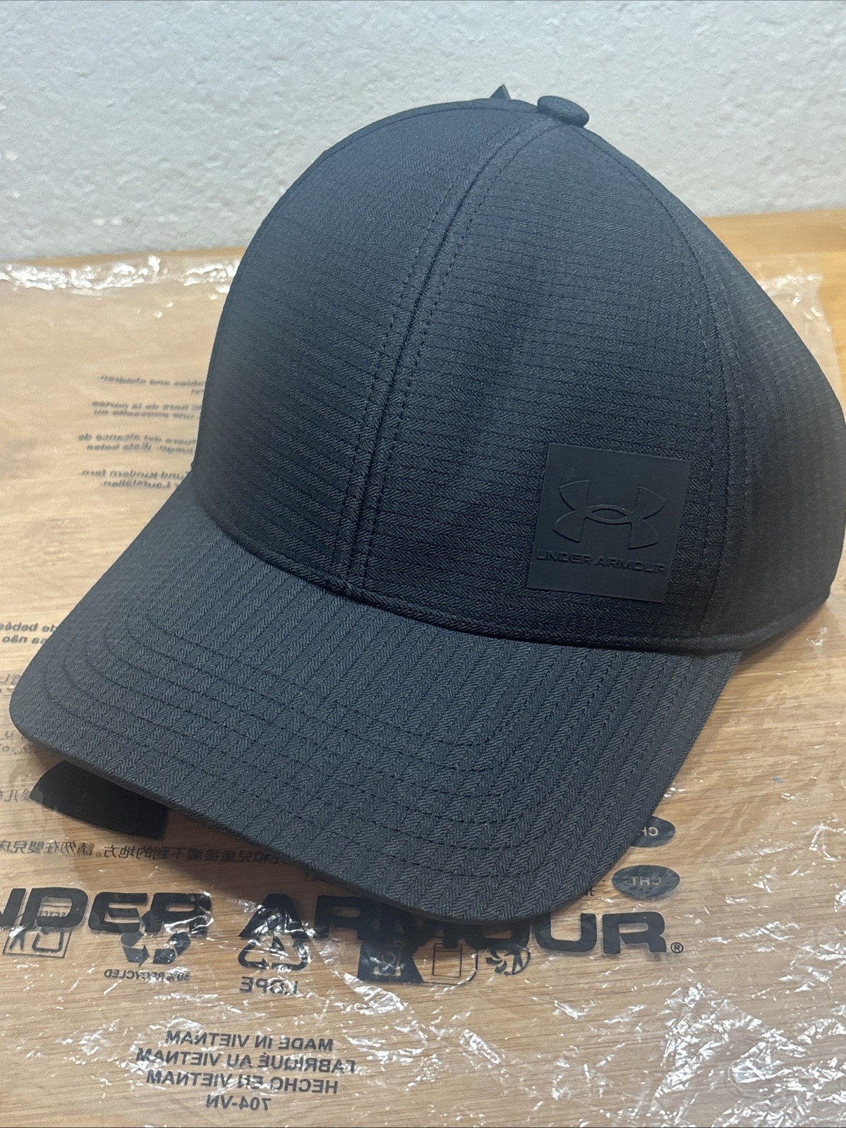 Under Armour 1383438 L/XL Men’s Black Baseball Cap Hat Stretch