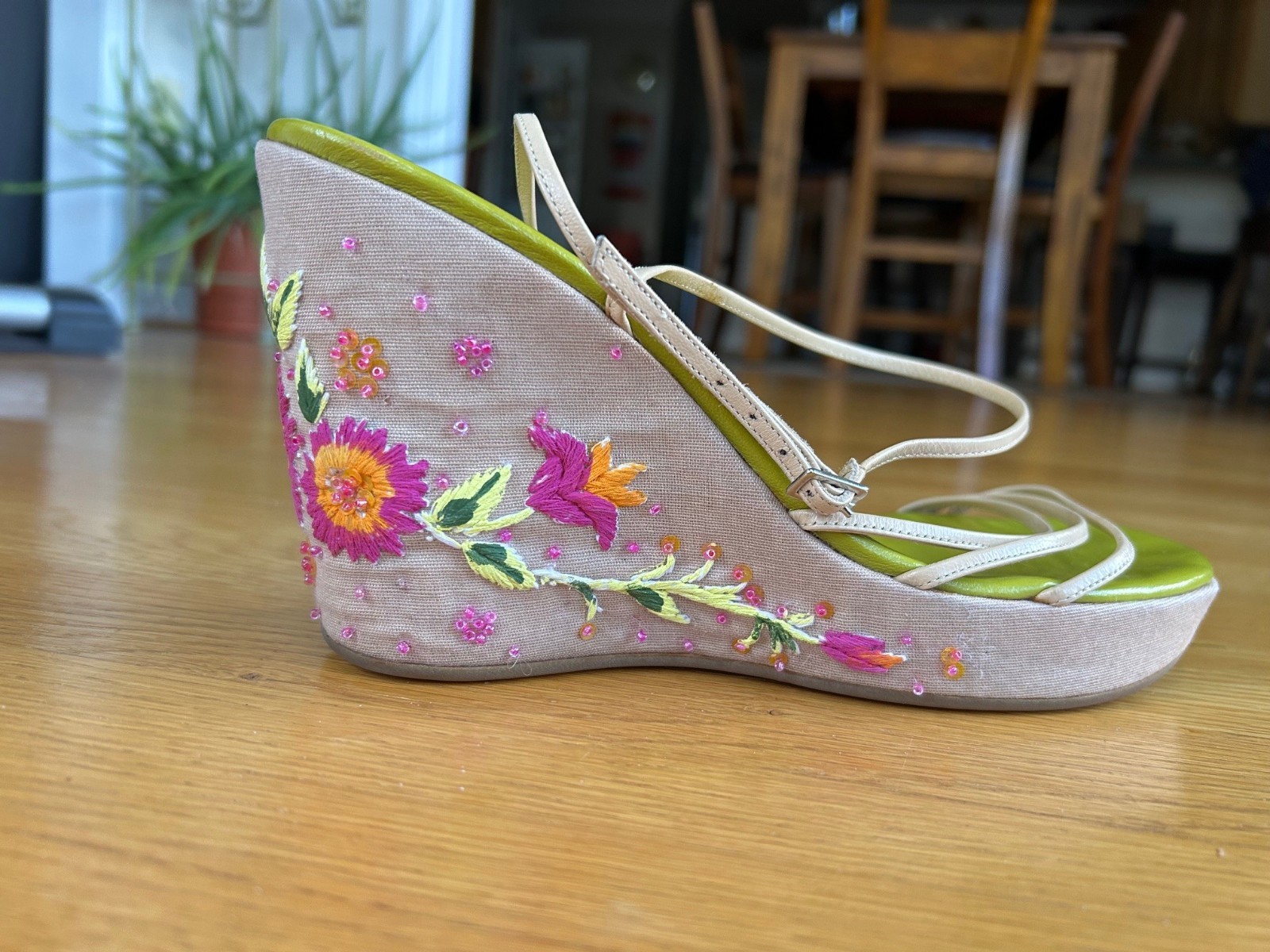 Sergio Rossi Beige Leather Rhinestone & Flower Espadrilles Sandals SZ IT 40 Good