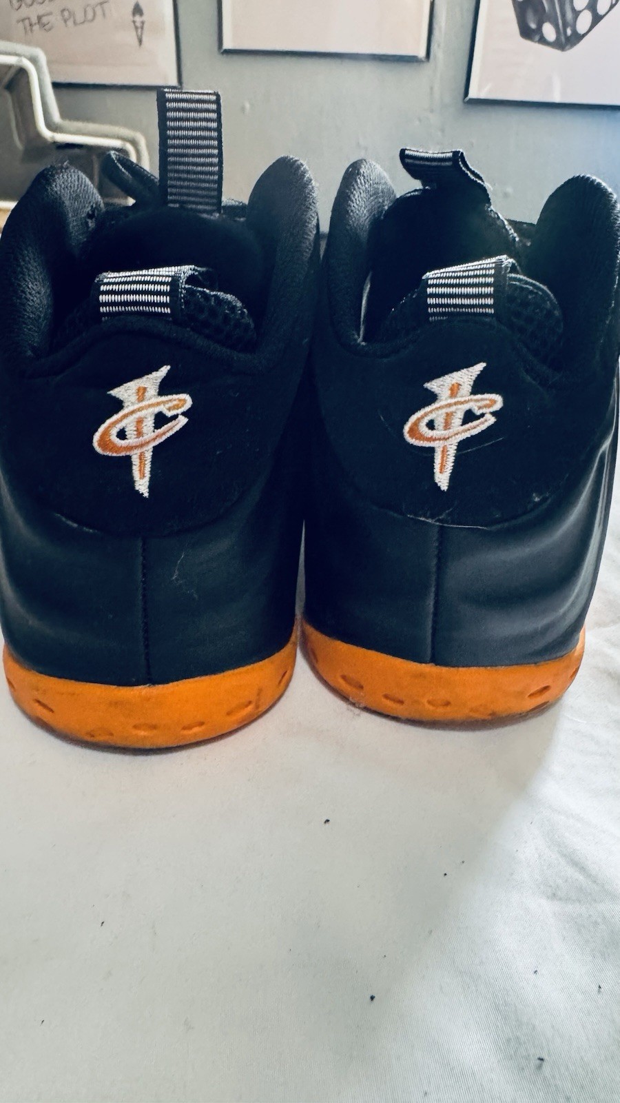 Nike Air Foamposite One Men’s High Top Lace-Up Basketball Sneakers Black Orange