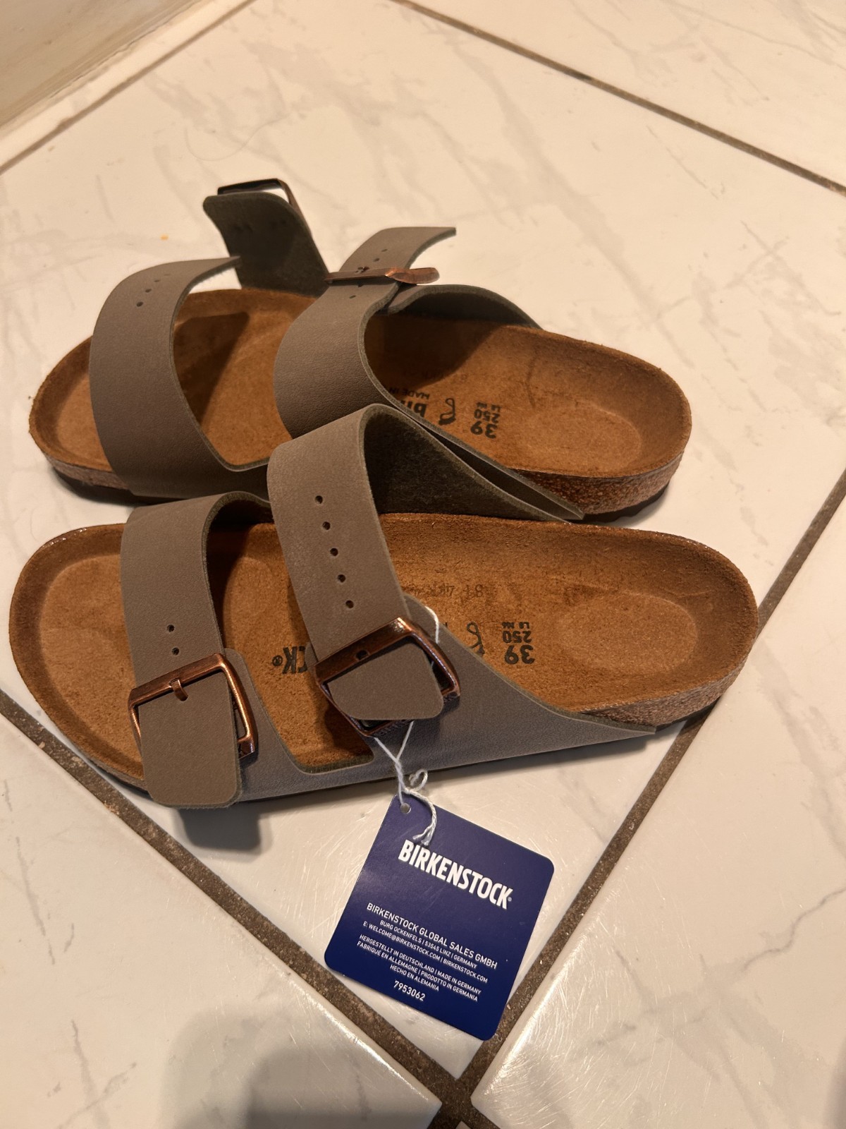 Birkenstock Arizona Unisex Sandal, Size 8- Stone