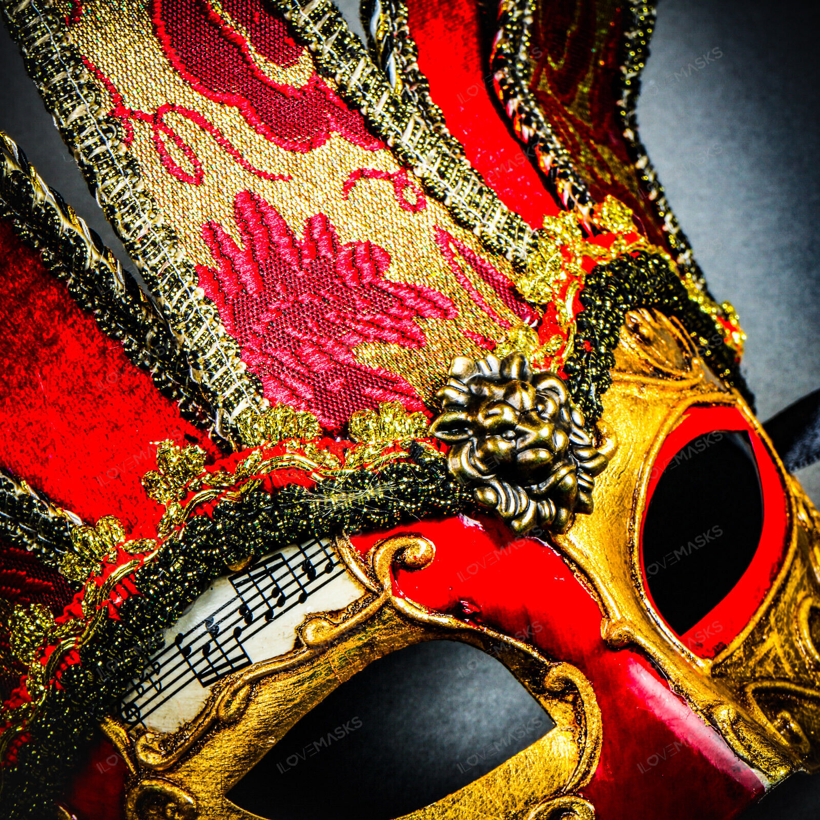 Jester Joker Venetian Musical Eye Mask with Bells – Gold Red Halloween Eye Mask
