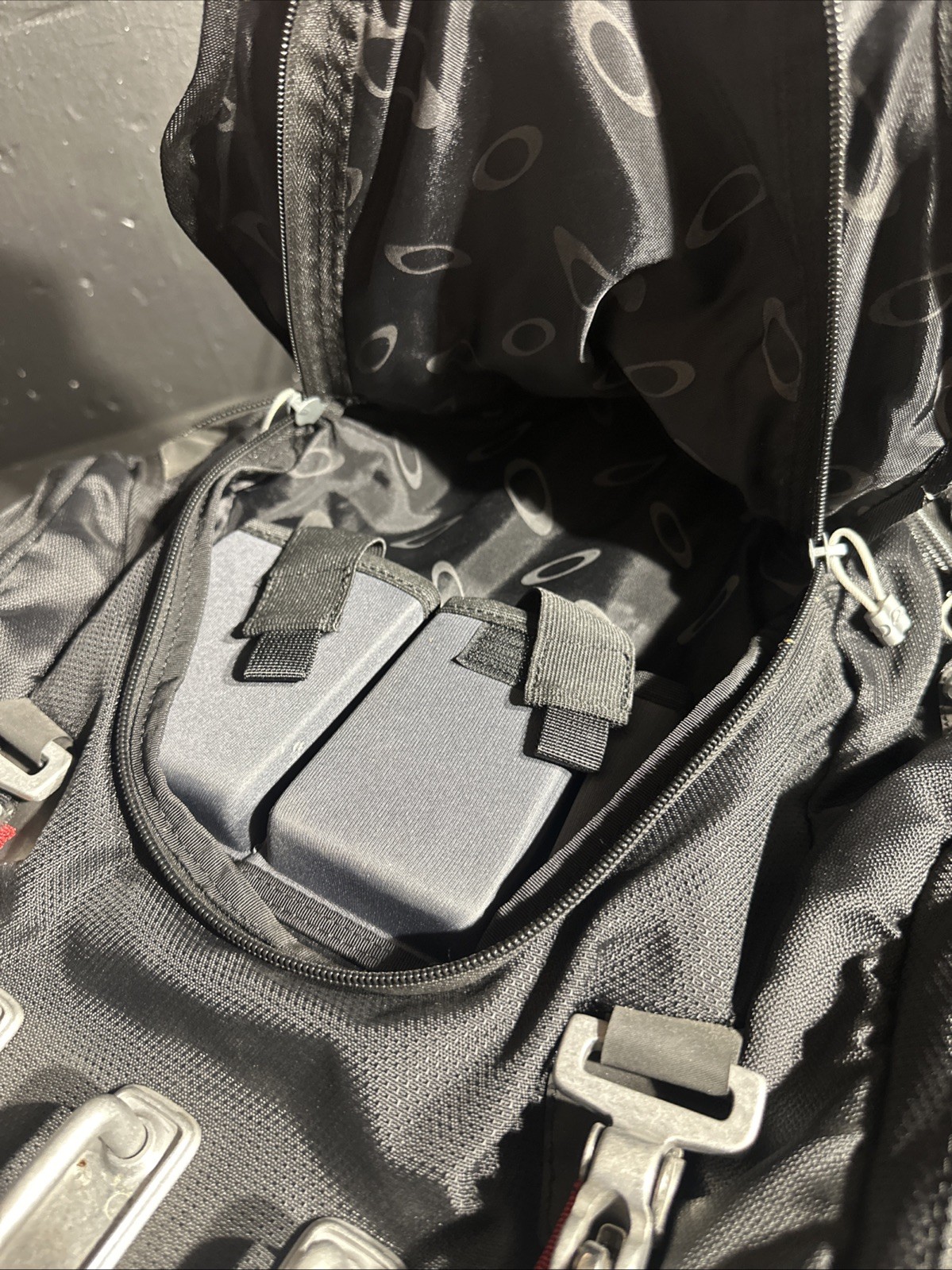 Oakley Kitchen Sink Tactical Field Gear Backpack Stealth Black 34L