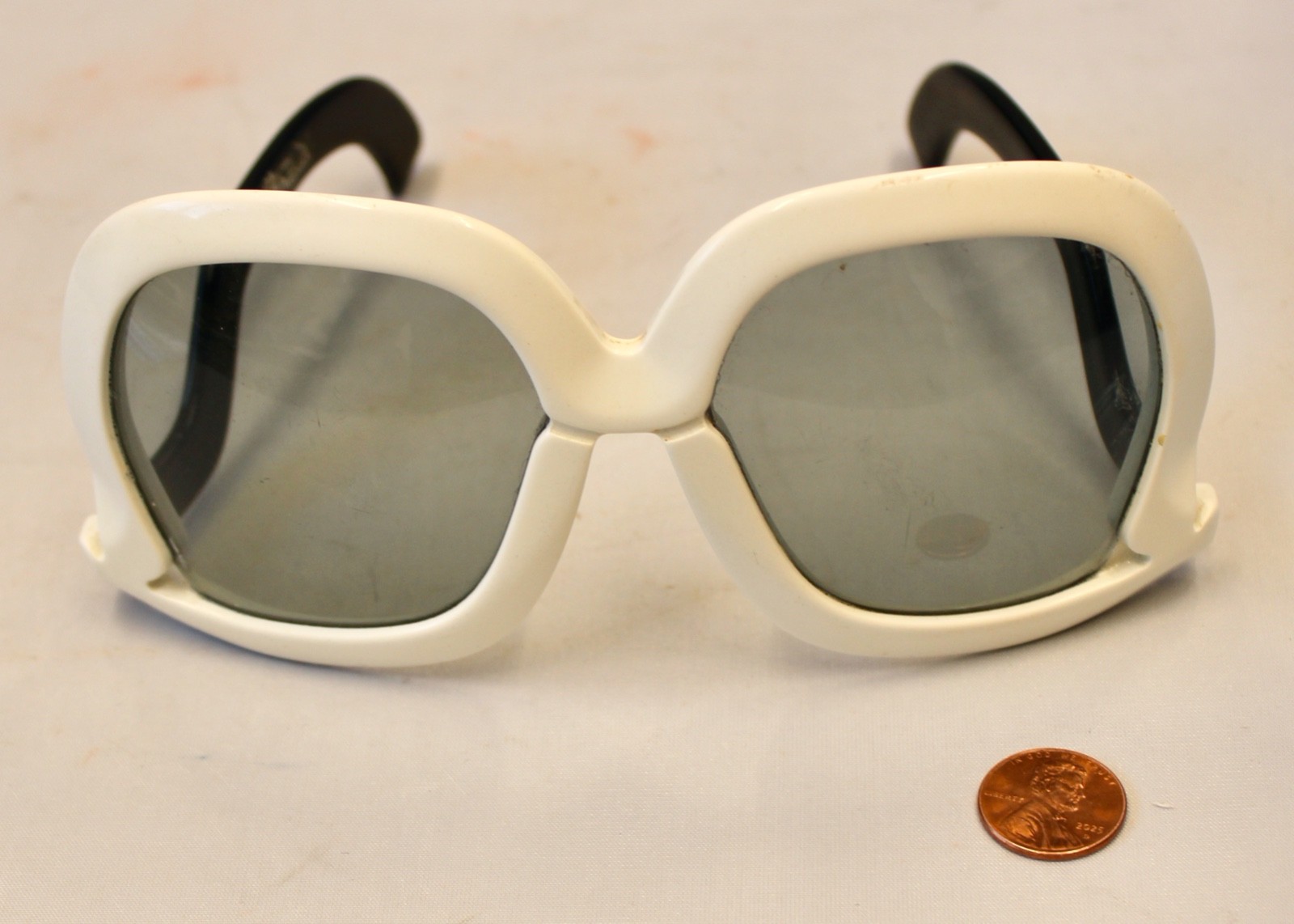 05/21 Vintage Silhouette Futura 1970s White & Black Sunglasses, Made in Austria