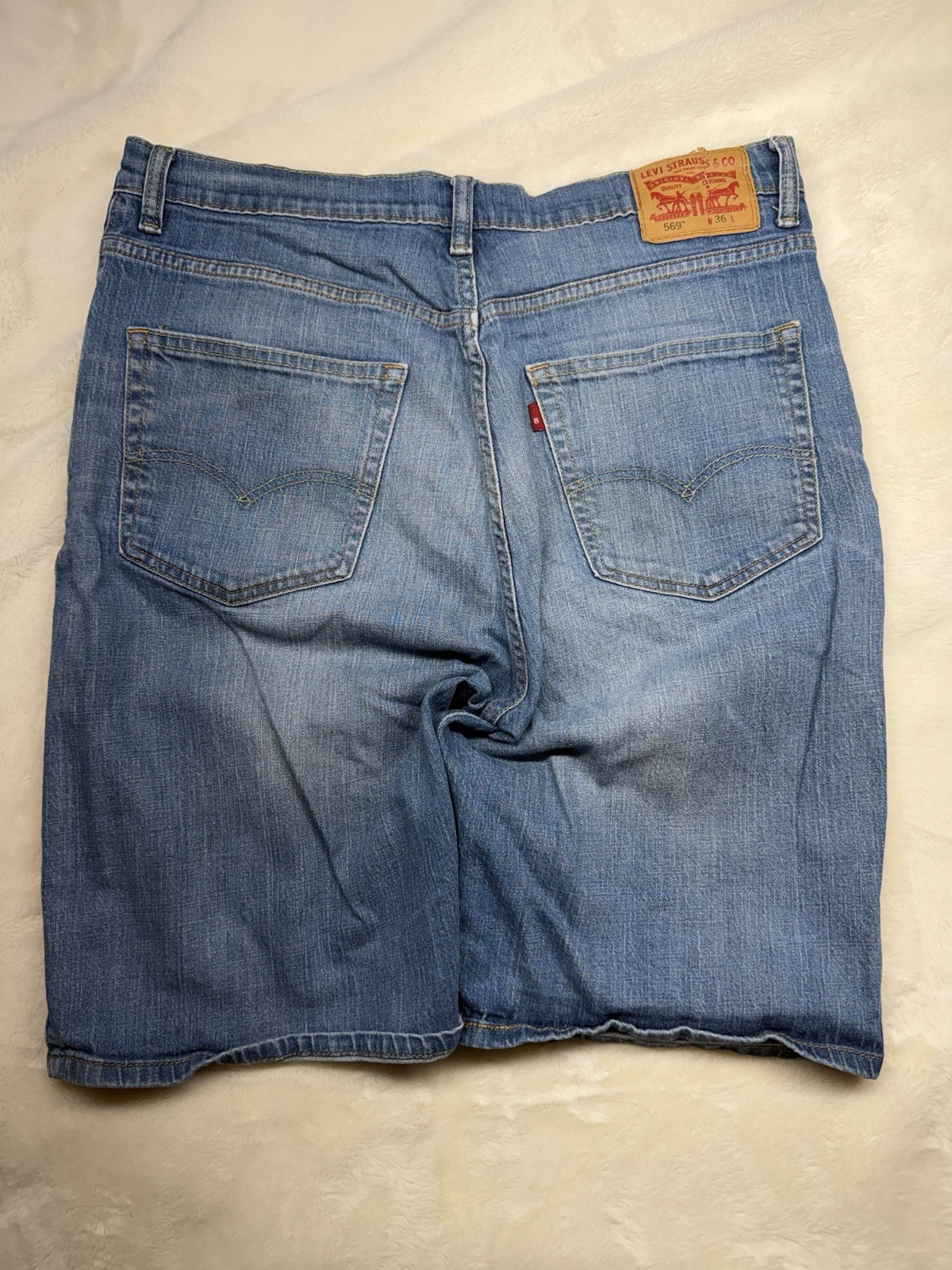 Levi’s Men’s Blue Medium Wash Denim 569 Regular Fit Zip Flat Front Shorts