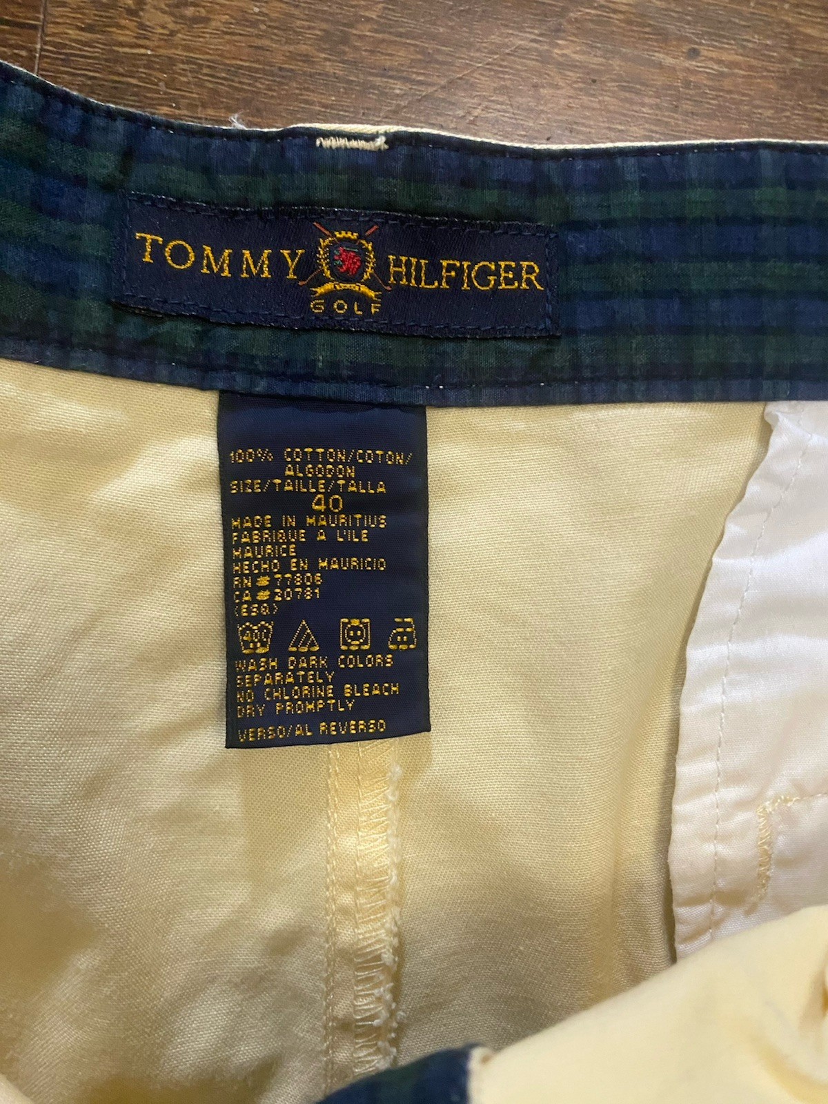 Vintage Tommy Hilfiger Men’s Beige Cotton Chino Shorts- Size 40