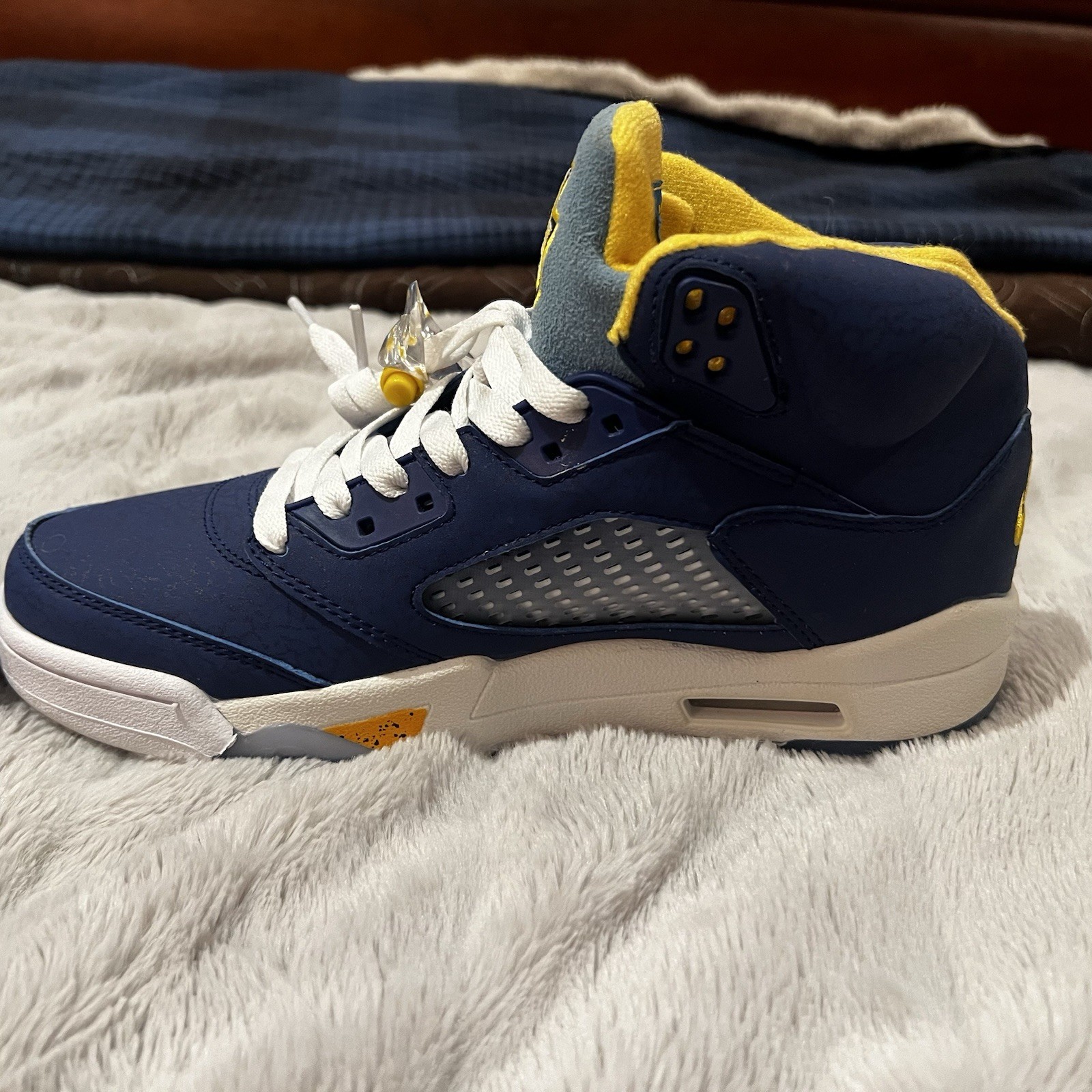 Air Jordan 5 Marquette MU PE Style Navy Yellow Nike Air Sz 7 Custom