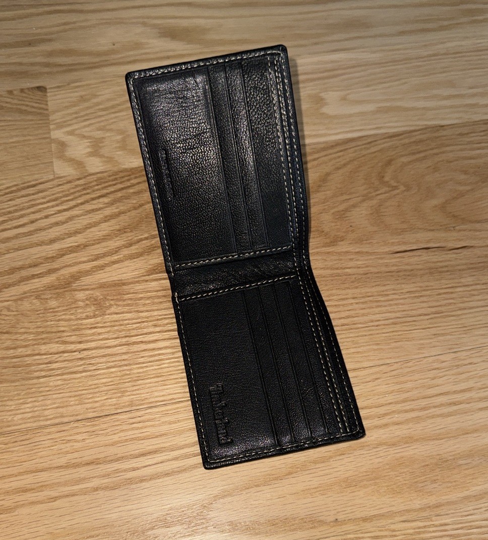 Timberland Black Bifold Men’s Wallet with Logo Accent, Credit Card Slots