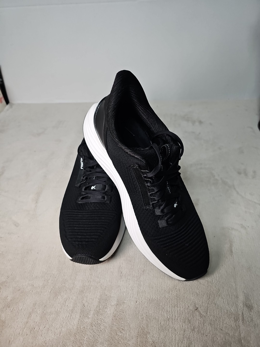 Kuru Atom 2 With Cloud+ – Jet Black/Bright White – Size 10 Medium Men’s No Box