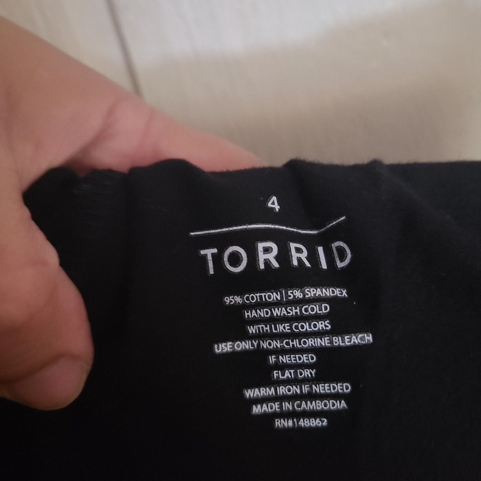Torrid sz 4 EUC Signature Waist Side Destruction Bike Short