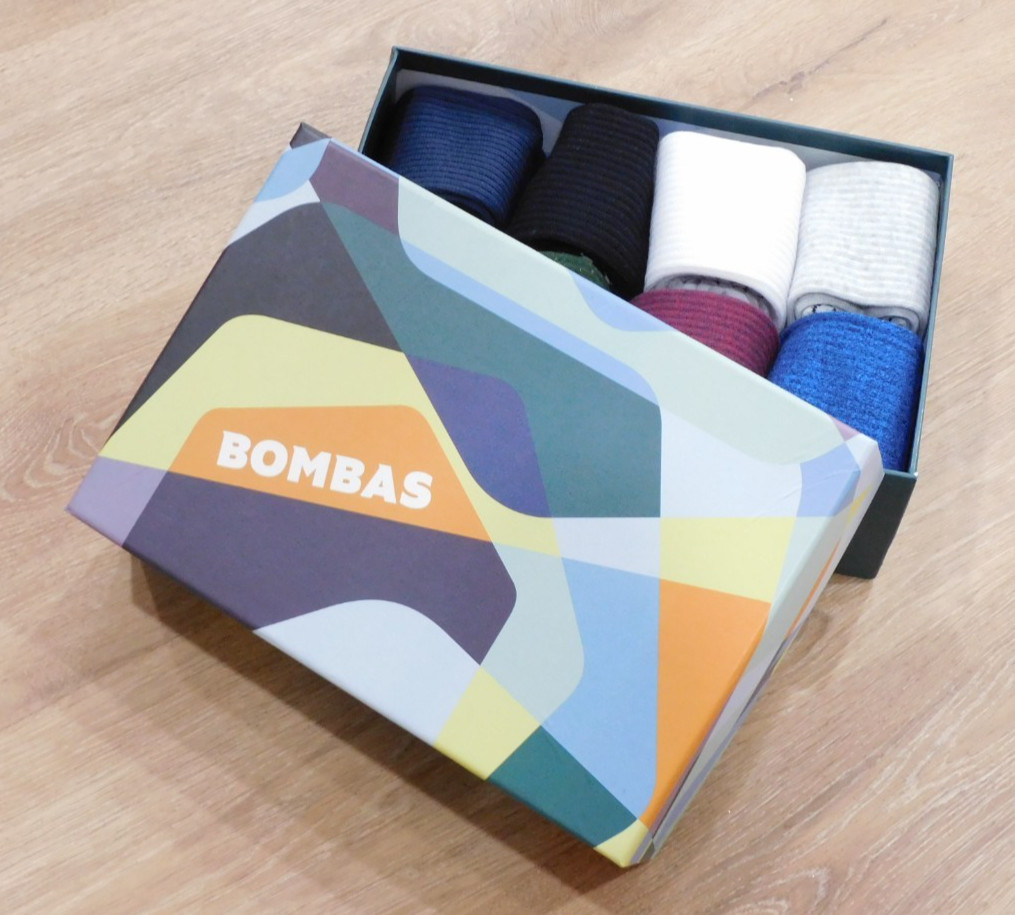 NEW! 8 Pack GIFT BOX, Men’s BOMBAS Assorted Colors Socks; Size Large!