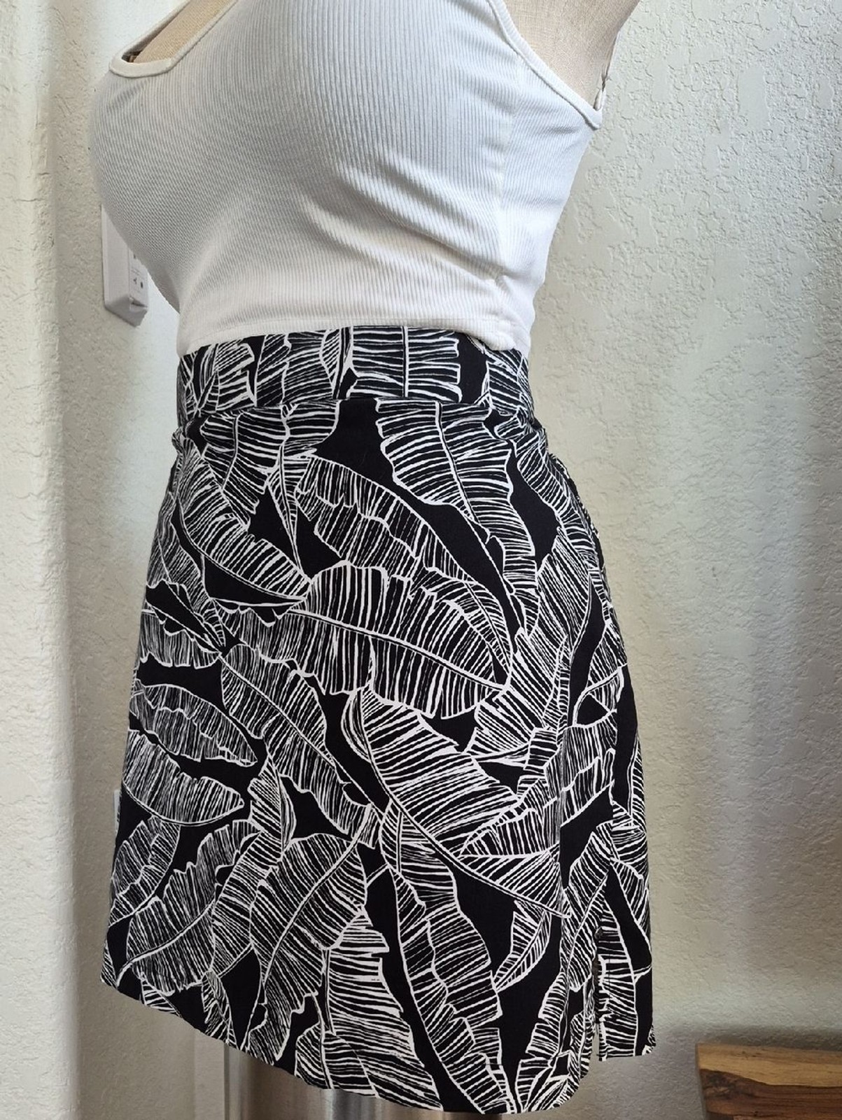 Rafaella Comfort, Abstract Leaves Print, Stretchy Skort