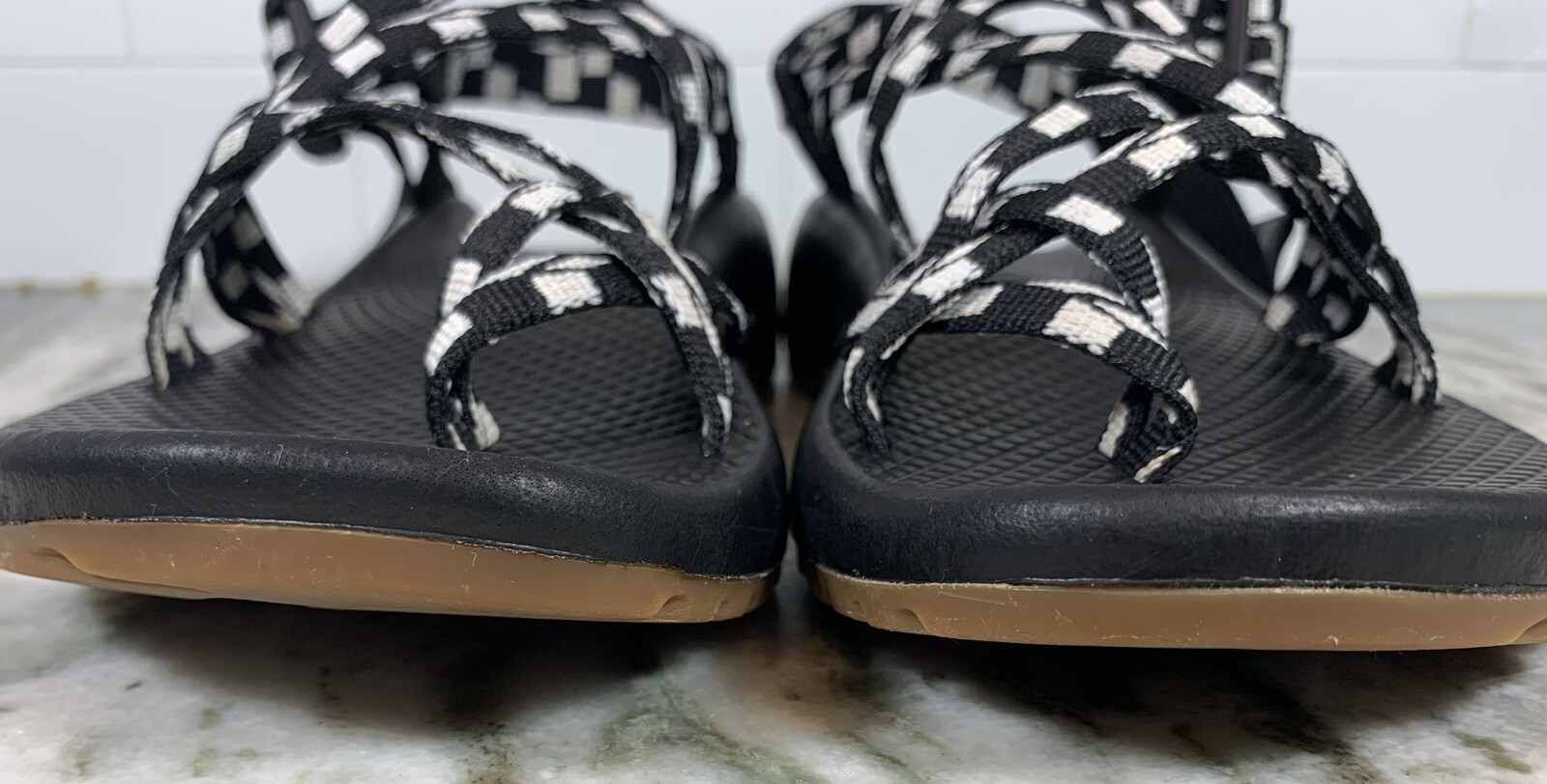 Size 8 – Chaco ZX/2 Women’s Classic Strappy Sport Sandals. Black White J107214