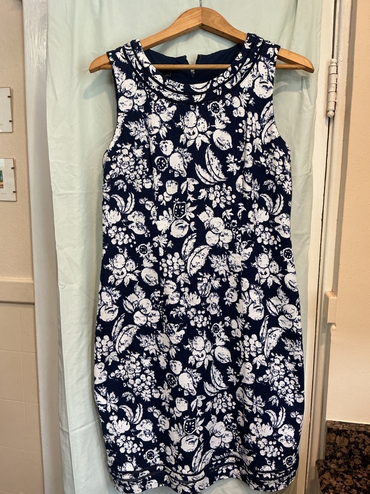 Talbots Sheath Dress 10 blue and white. Very good condition. Lined