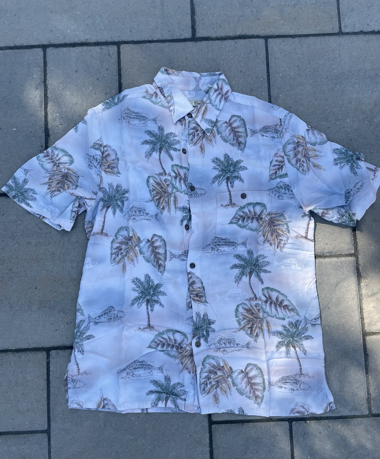 Batik Bay Hawaiian Short Sleeve Button-Up Shirt Size M 100% Rayon Palm Trees