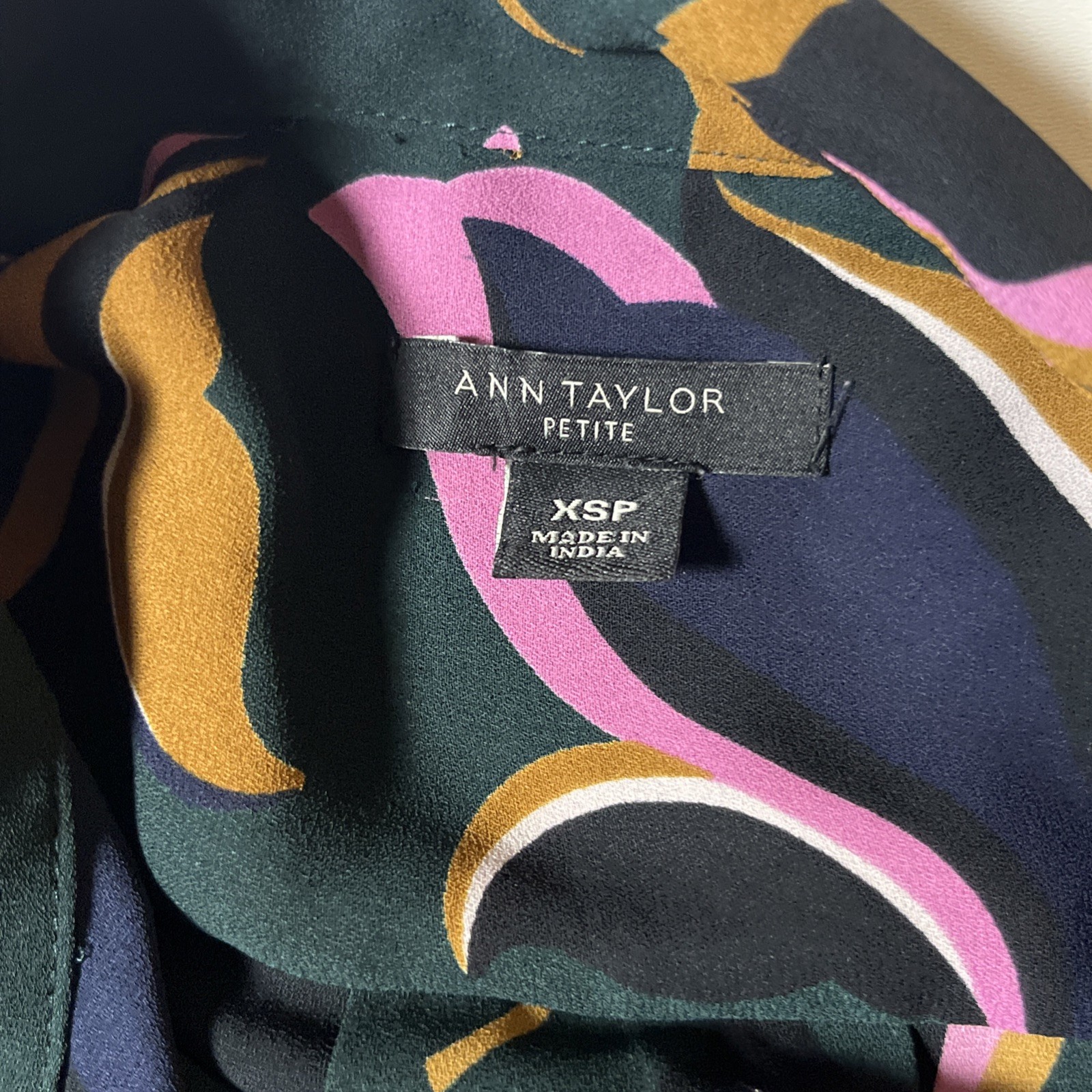 Ann Taylor Petite Leaf Blouse Sz XSP Green Multicolor Lightweight Button Up Top